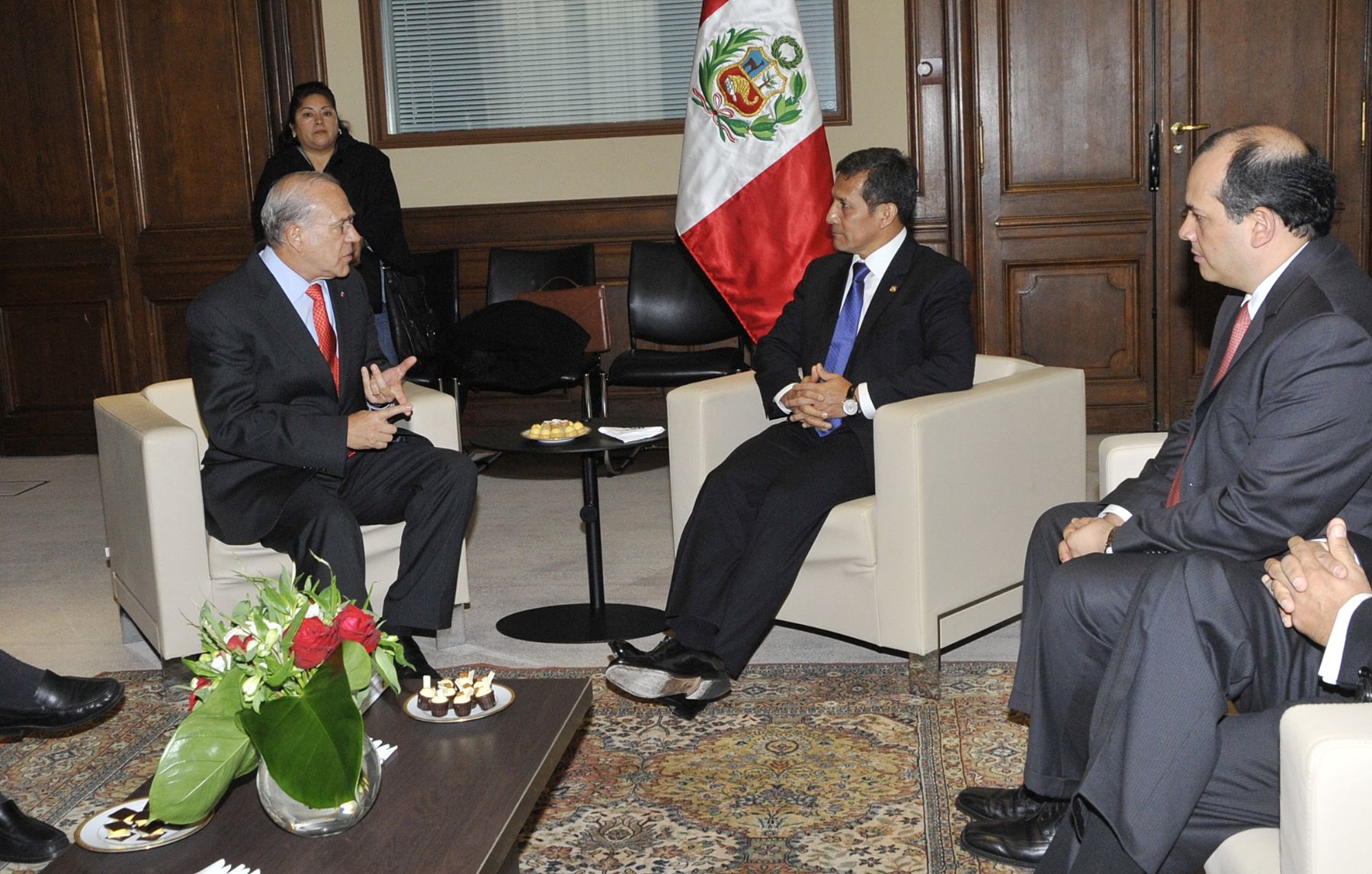 PARIS,FRANCIA-NOVIEMBRE 15. El Presidente de la República, Ollanta Humala Tasso, inició hoy el segundo día de sus actividades en Francia sosteniendo una importante reunión con integrantes de la principal asociación de empresas francesas: el MEDEF Internacional.Foto:ANDINA/Prensa Presidencia