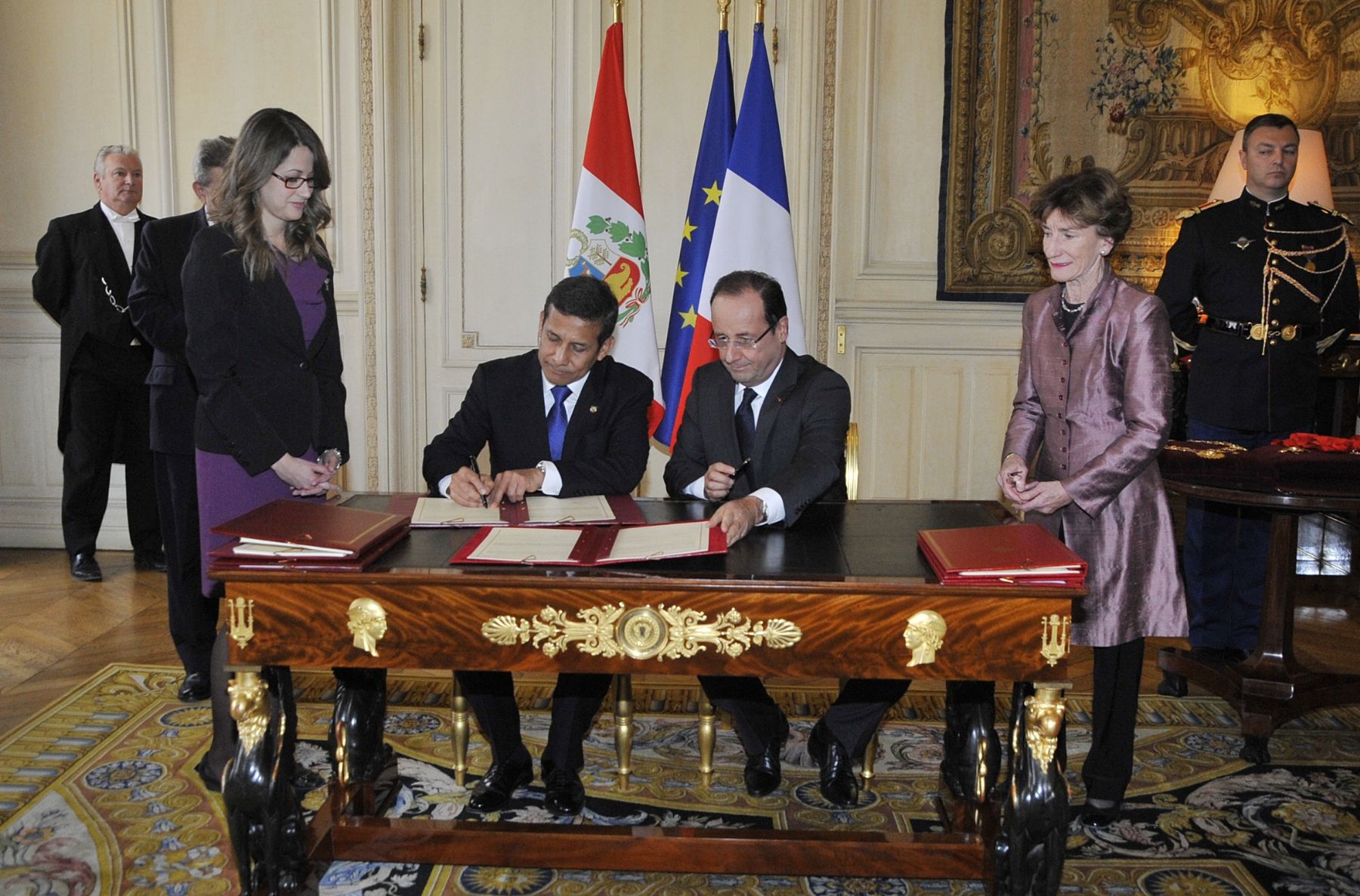 FRANCIA,PARIS-NOVIEMBRE 15.Presidente Ollanta Humala sostuvo encuentro con su homólogo francés Francois Hollande en París
Foto: ANDINA/Prensa Presidencia
