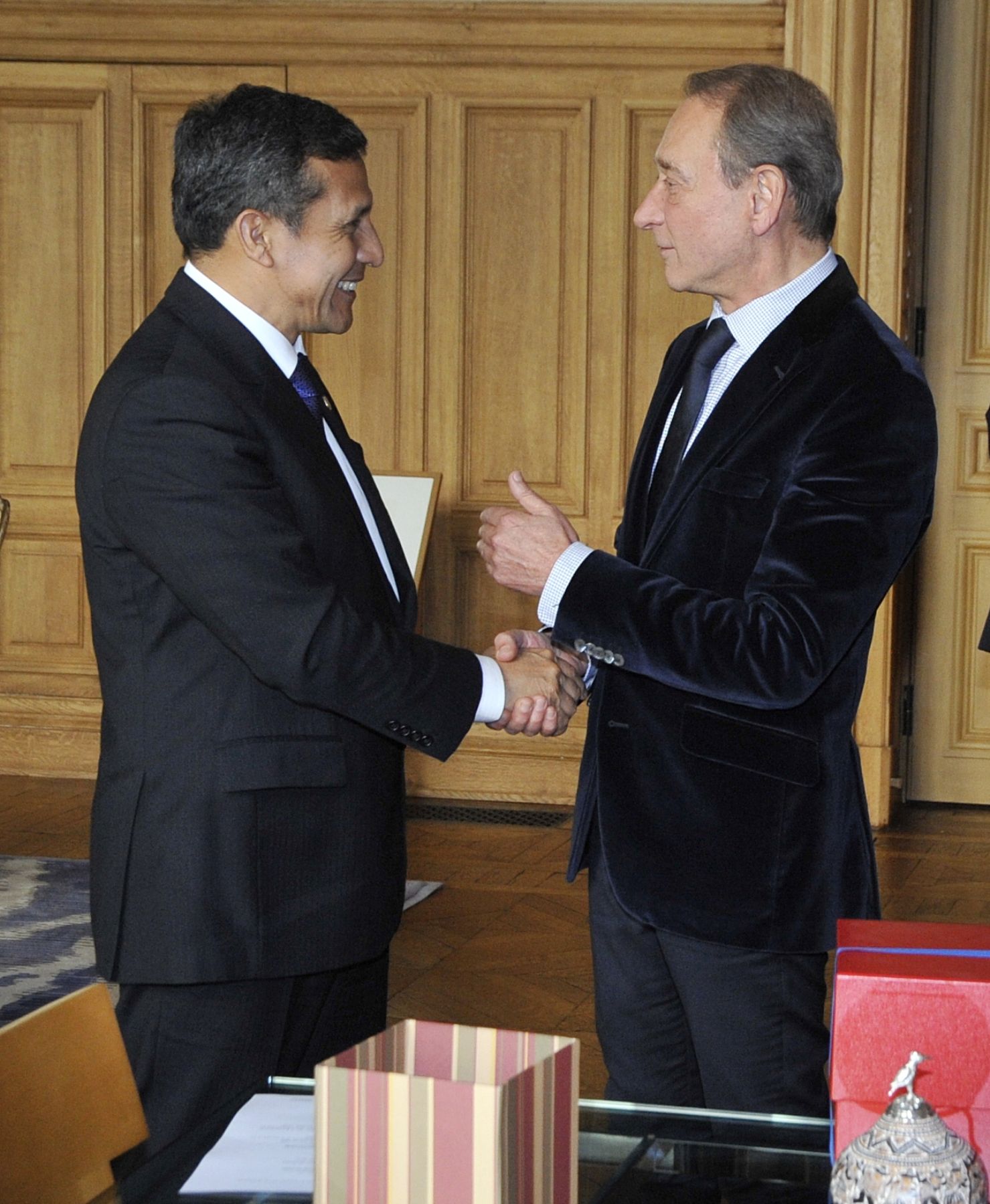 PARIS,FRANCIA-NOVIEMBRE 15.; El  jefe de Estado, Ollanta Humala Tasso, se reunió con el alcalde de Paris Sr. Claude Bartolone, en la sede del palacio municipal de Paris.
Foto : ANDINA/Prensa Presidencia