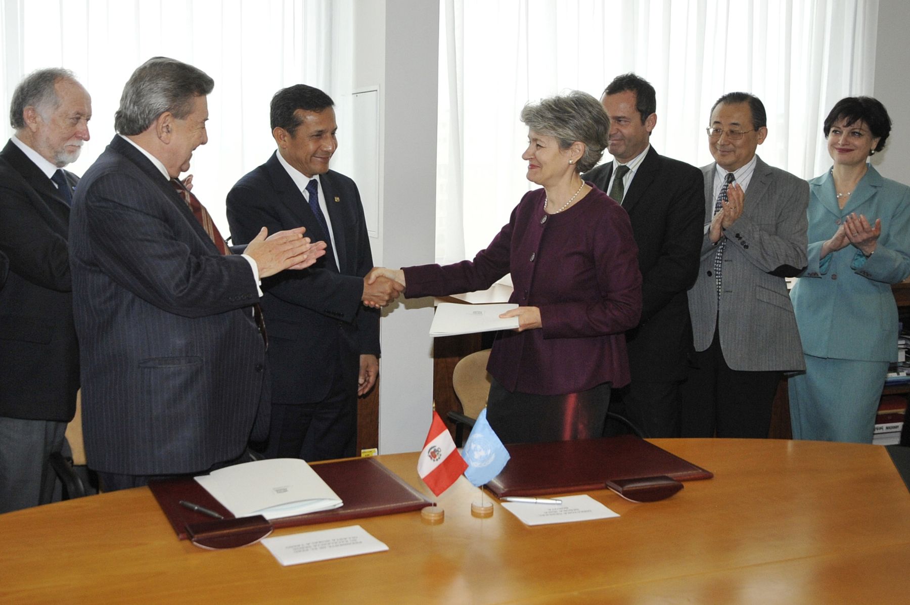 PARIS,FRANCIA-NOVIEMBRE 16. Presidente Ollanta Humala visita la sede de la Unesco y suscribe convenios de extrema importancia para nuestro país.
Foto : ANDINA/Prensa Presidencia
