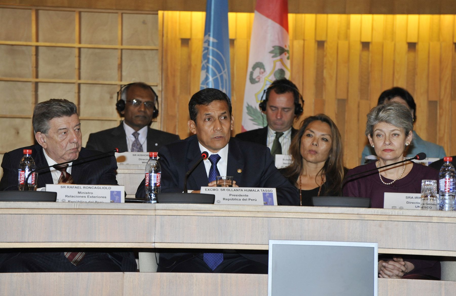 PARIS,FRANCIA-NOVIEMBRE 16. Presidente Ollanta Humala visita la sede de la Unesco y suscribe convenios de extrema importancia para nuestro país.
Foto : ANDINA/Prensa Presidencia
