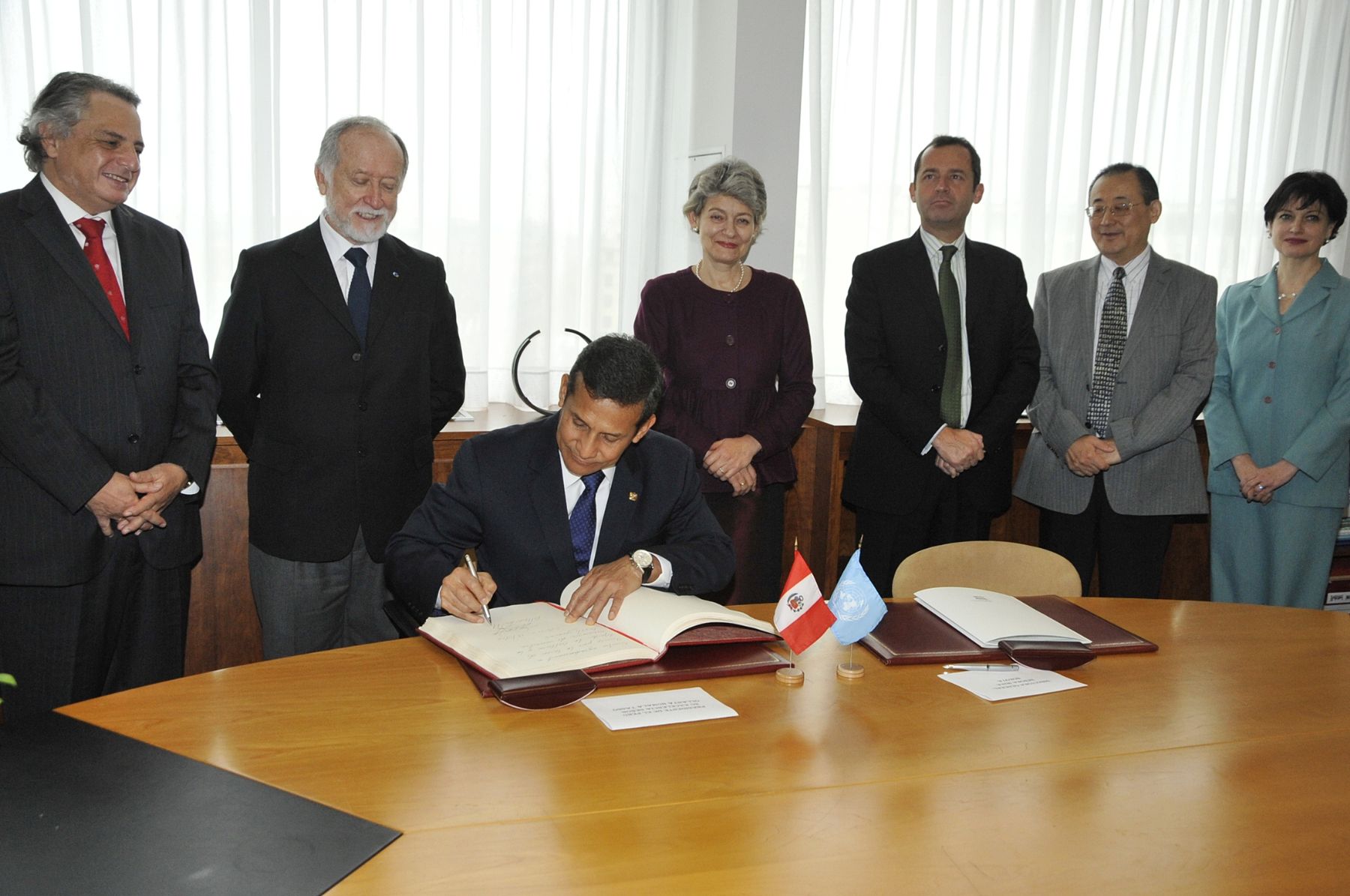 PARIS,FRANCIA-NOVIEMBRE 16. Presidente Ollanta Humala visita la sede de la Unesco y suscribe convenios de extrema importancia para nuestro país.
Foto : ANDINA/Prensa Presidencia