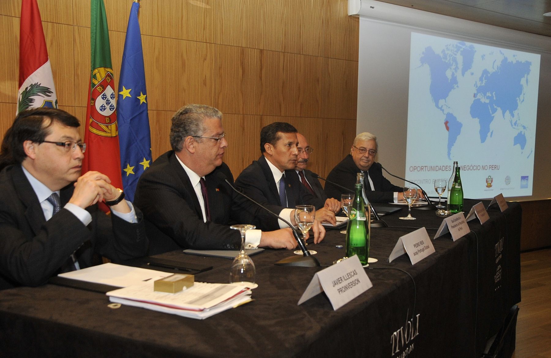 LISBOA,PORTUGAL-NOVIEMBRE 19. Presidente de la República, Ollanta Humala Tasso sostuvo encuentro empresarial auspiciado por la Agencia para la Inversión y el Comercio Exterior de Portugal (AICEP) y la Asociacion Industrial Portuguesa. Foto;Andina/Prensa Presidencia.