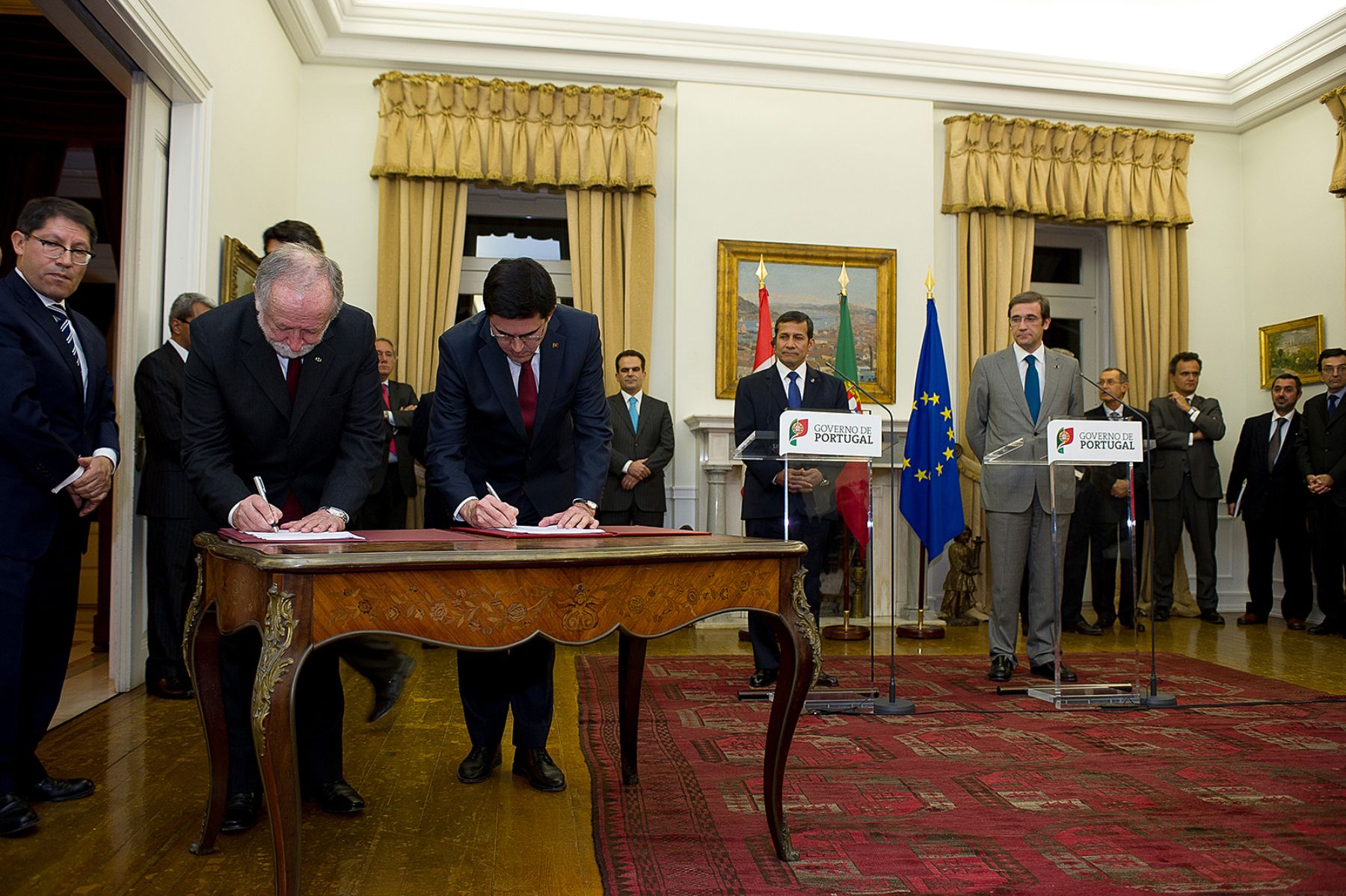 LISBOA,PORTUGAL-NOVIEMBRE 19. Presidente Ollanta Humala se reunió con Primer Ministro de Portugal y participó en suscripción de acuerdos. Foto: ANDINA/Prensa Presidencia