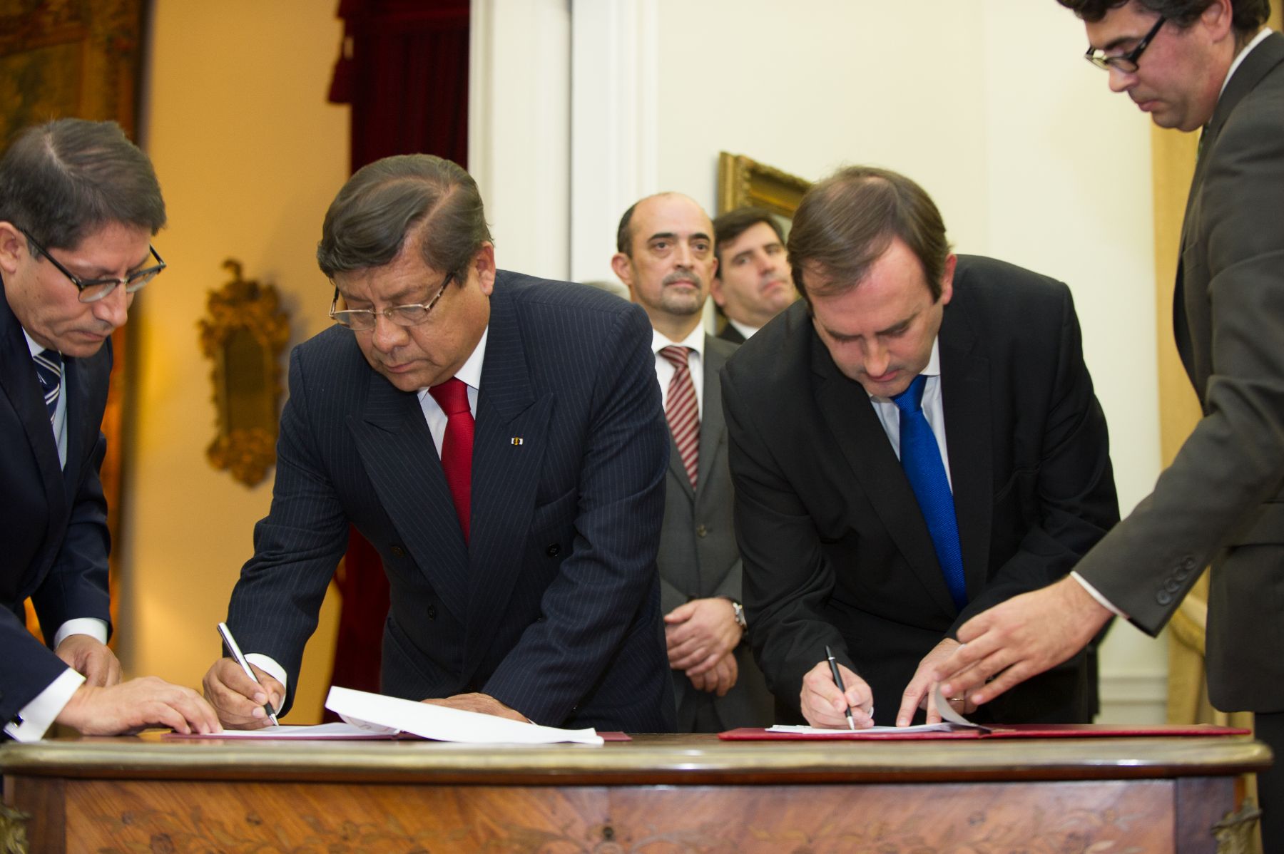 LISBOA,PORTUGAL-NOVIEMBRE 19. Presidente Ollanta Humala se reunió con Primer Ministro de Portugal y participó en suscripción de acuerdos. Foto: ANDINA/Prensa Presidencia