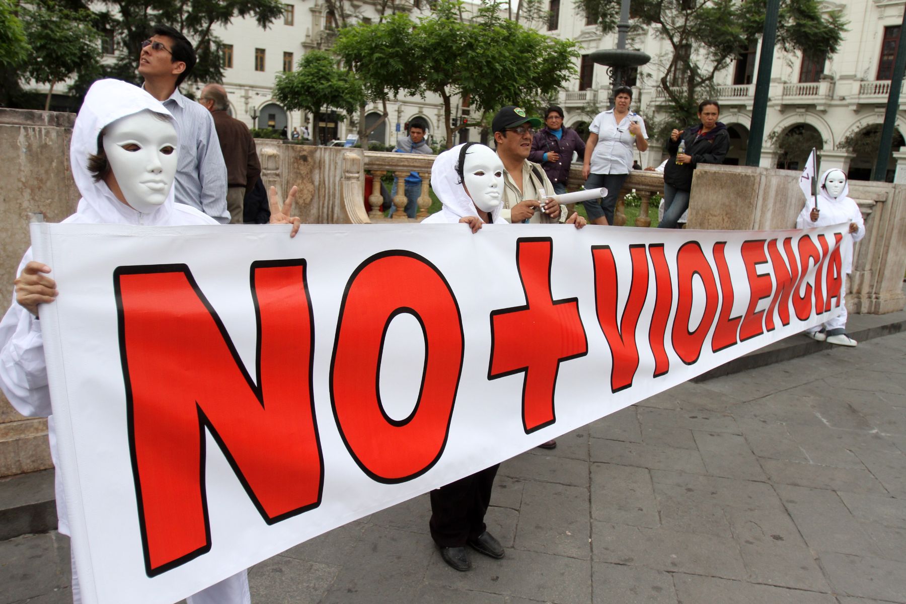 LIMA, PERU - NOVIEMBRE 20. Estudiantes de la Universidad Mayor de San Marcos durante la  la marcha por la Paz.Foto: ANDINA/Marco del RíoFoto: ANDINA/Marco del Río