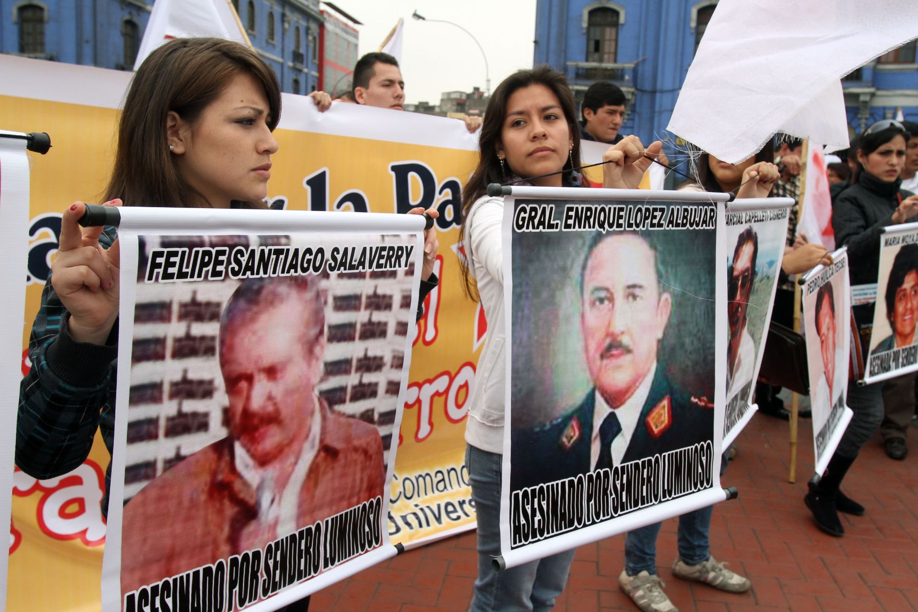 LIMA, PERU - NOVIEMBRE 20. Estudiantes de la Universidad Mayor de San Marcos durante la  la marcha por la Paz.Foto: ANDINA/Marco del RíoFoto: ANDINA/Marco del RíoFoto: ANDINA/Marco del Río