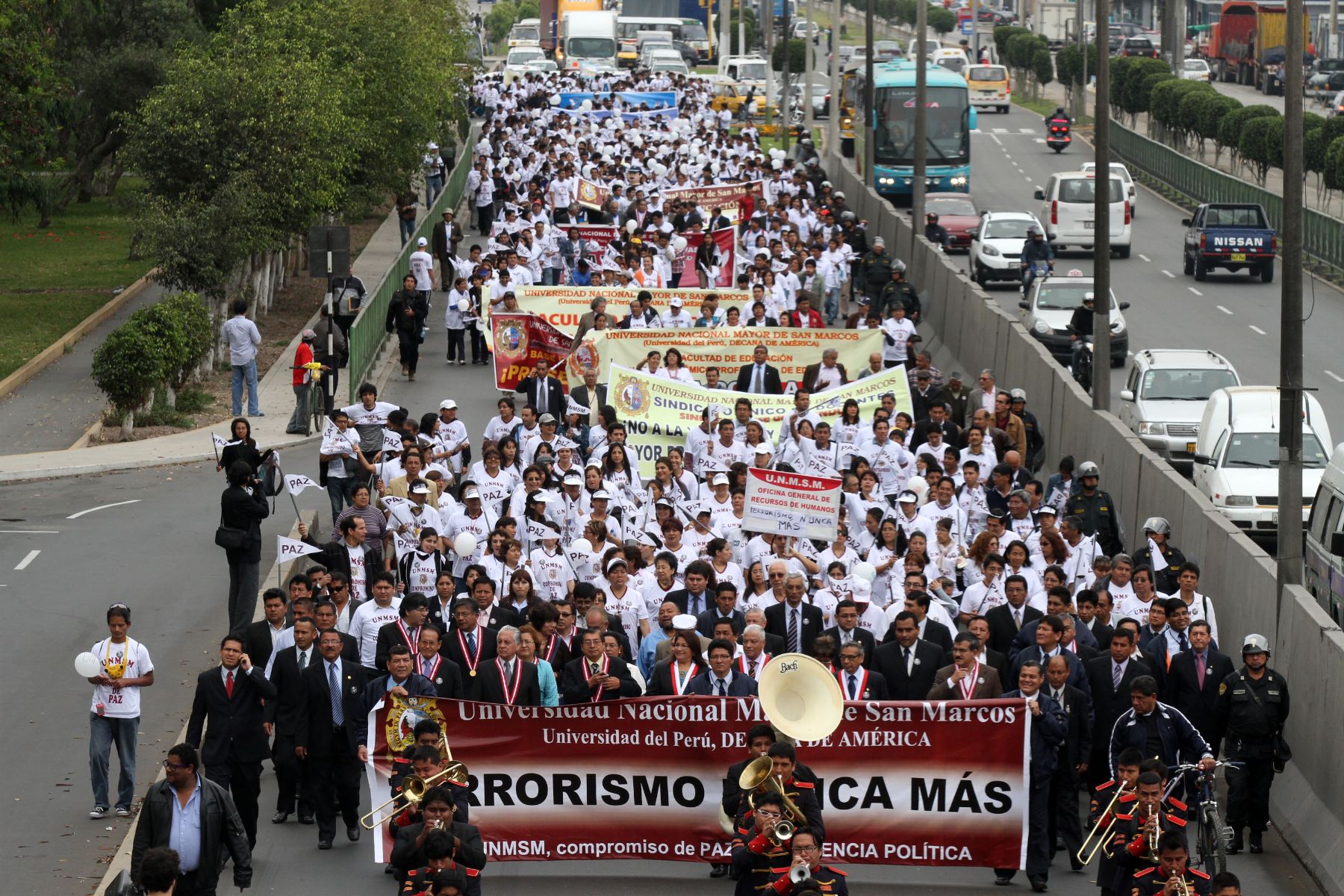 Juventud peruana dio “lección de ciudadanía” con marcha contra el terrorismo | Noticias | Agencia Peruana de Noticias Andina