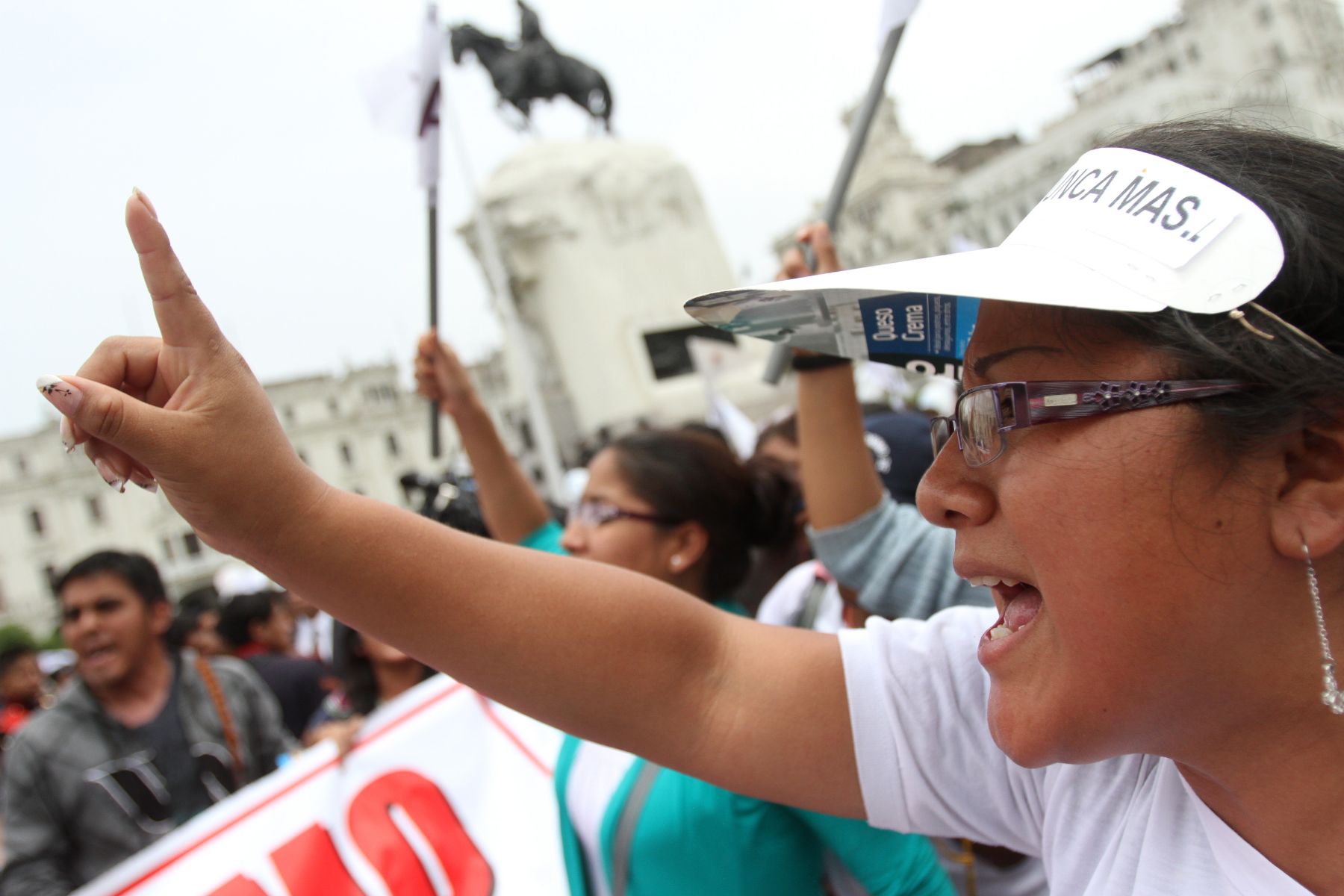 LIMA, PERU - NOVIEMBRE 20. Estudiantes de la Universidad Mayor de San Marcos durante la  la marcha por la Paz.Foto: ANDINA/Marco del RíoFoto: ANDINA/Marco del Río