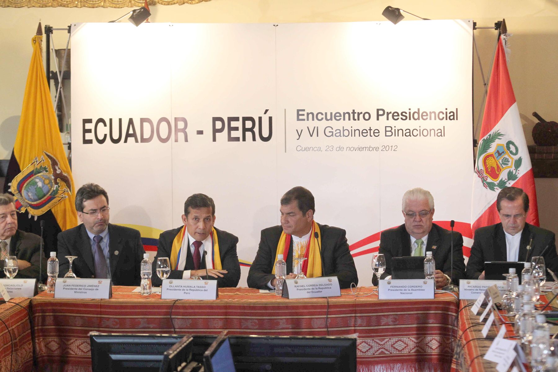CUENCA,ECUADOR-NOVIEMBRE 23 .  Presidente peruano Ollanta Humala Tasso y su homólogo ecuatoriano Rafael Correa, encabezan el VI Encuentro Presidencial y VI reunión del Gabinete Binacional Perú-Ecuador. ANDINA/Prensa Presidencia