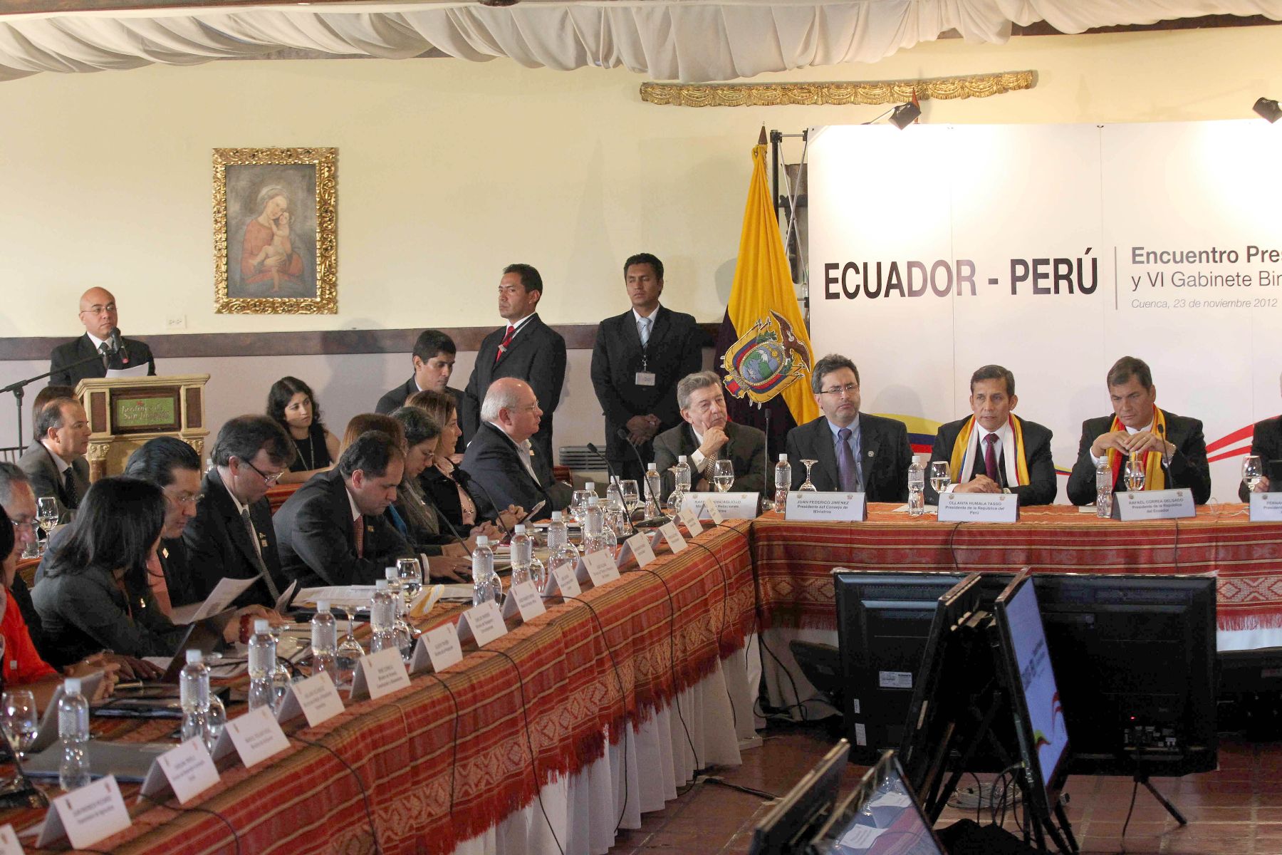 CUENCA,ECUADOR-NOVIEMBRE 23 .  Presidente de la República, Ollanta Humala Tasso y  su  homólogo  Rafael Correa de Ecuador, presiden  el  VI Encuentro Presidencial y VI reunión del Gabinete de Ministros Binacional Perú-Ecuador. Foto: ANDINA/Prensa Presidencia