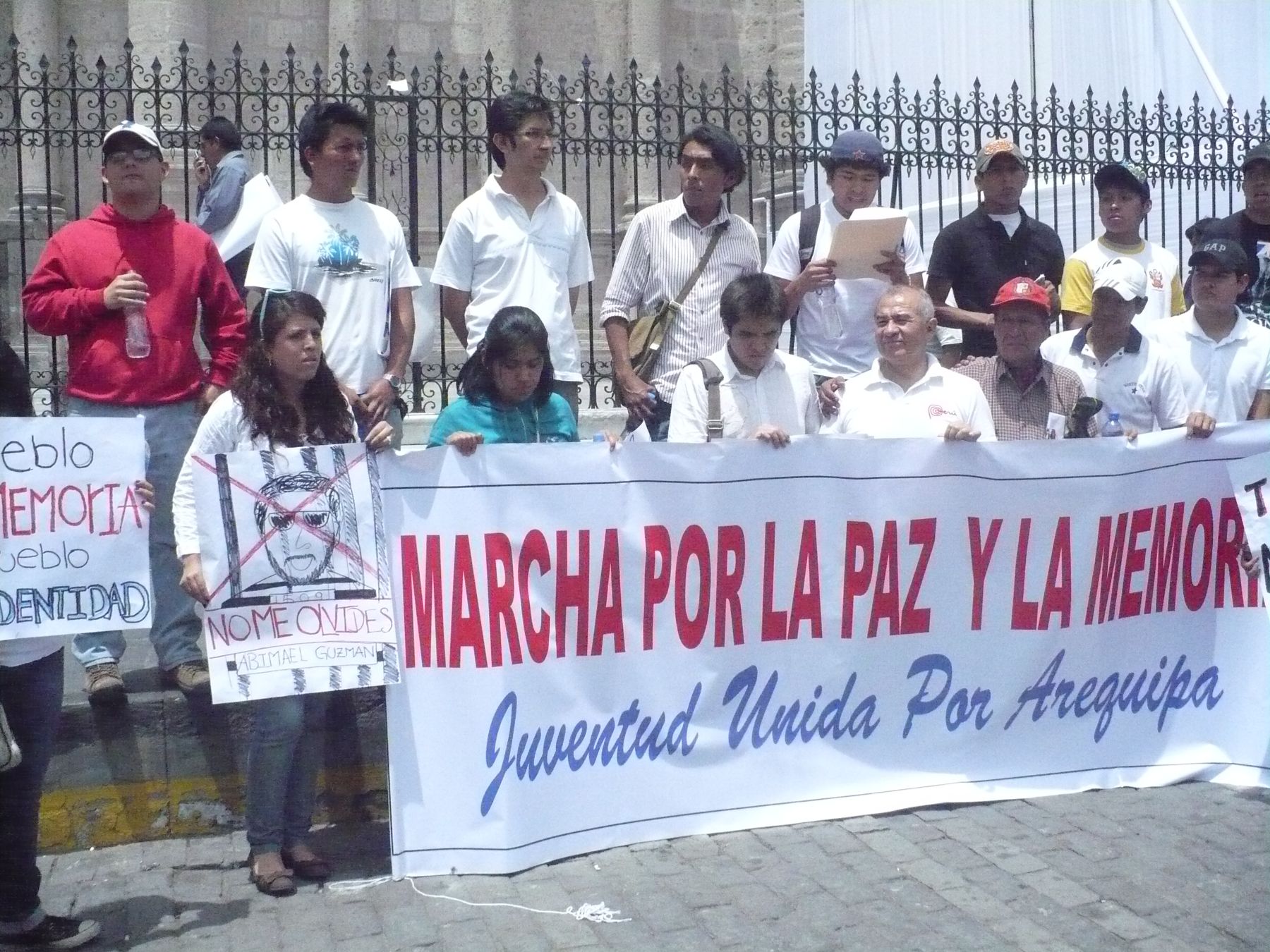 Jóvenes arequipeños marcharon por la paz y contra el terrorismo | Noticias | Agencia Peruana de Noticias Andina