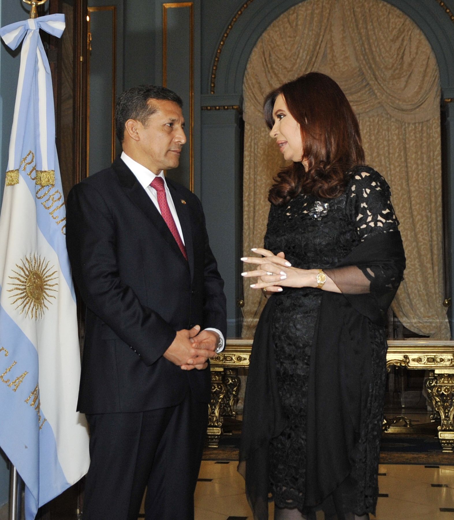 BUENOS AIRES, ARGENTINA-NOVIEMBRE 27. Presidente de la Repùblica Ollanta Humala Tasso, fue recibido, en la casa de gobierno Argentino  por su homóloga  Cristina Fernàndez.
Foto: ANDINA/ Prensa Presidencia