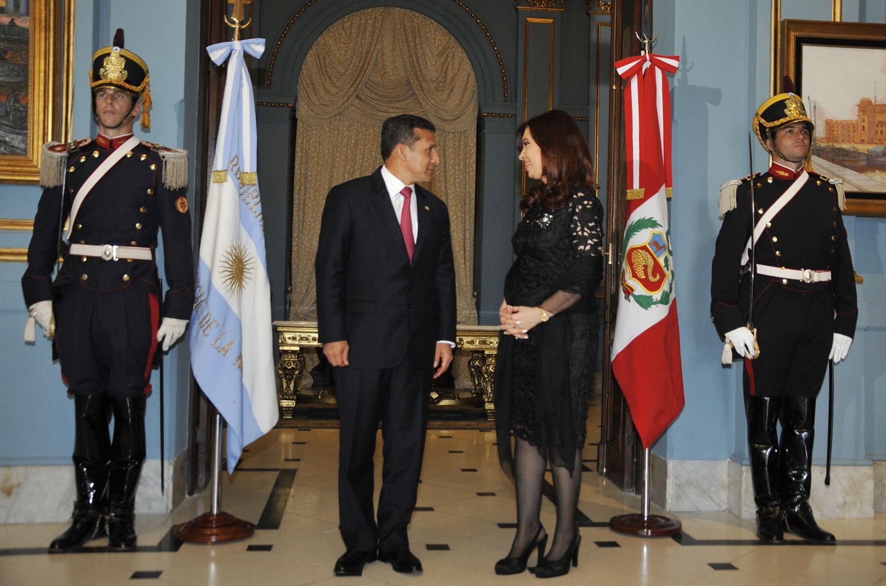BUENOS AIRES, ARGENTINA-NOVIEMBRE 27. Presidente de la República Ollanta Humala Tasso, fue recibido, en la casa de gobierno Argentino  por su homóloga  Cristina Fernández.
Foto: ANDINA/ Prensa Presidencia