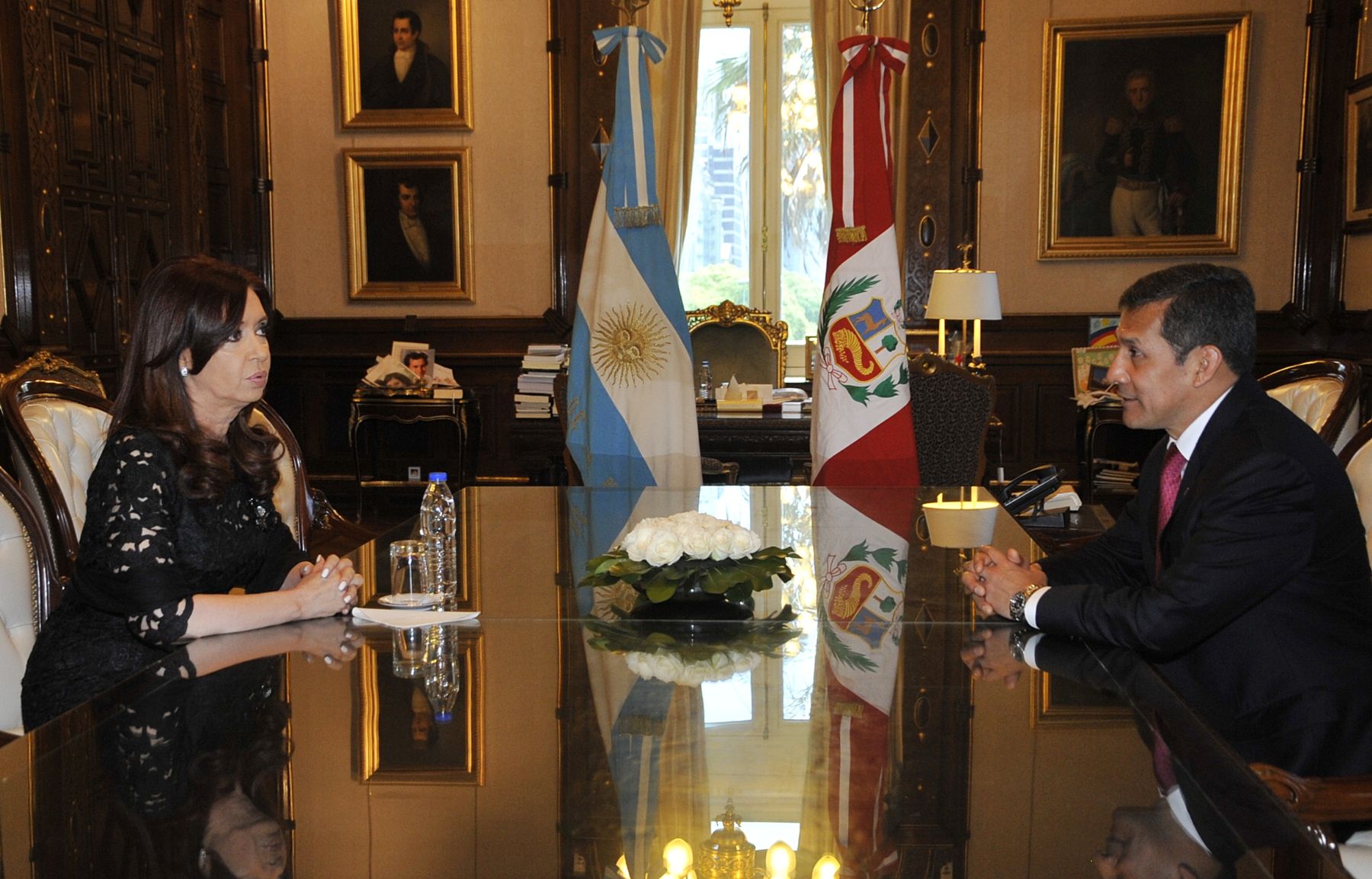 BUENOS AIRES, ARGENTINA-NOVIEMBRE 27. Presidente de la Repùblica Ollanta Humala Tasso, fue recibido, en la casa de gobierno Argentino  por su homóloga  Cristina Fernàndez.
Foto: ANDINA/ Prensa Presidencia