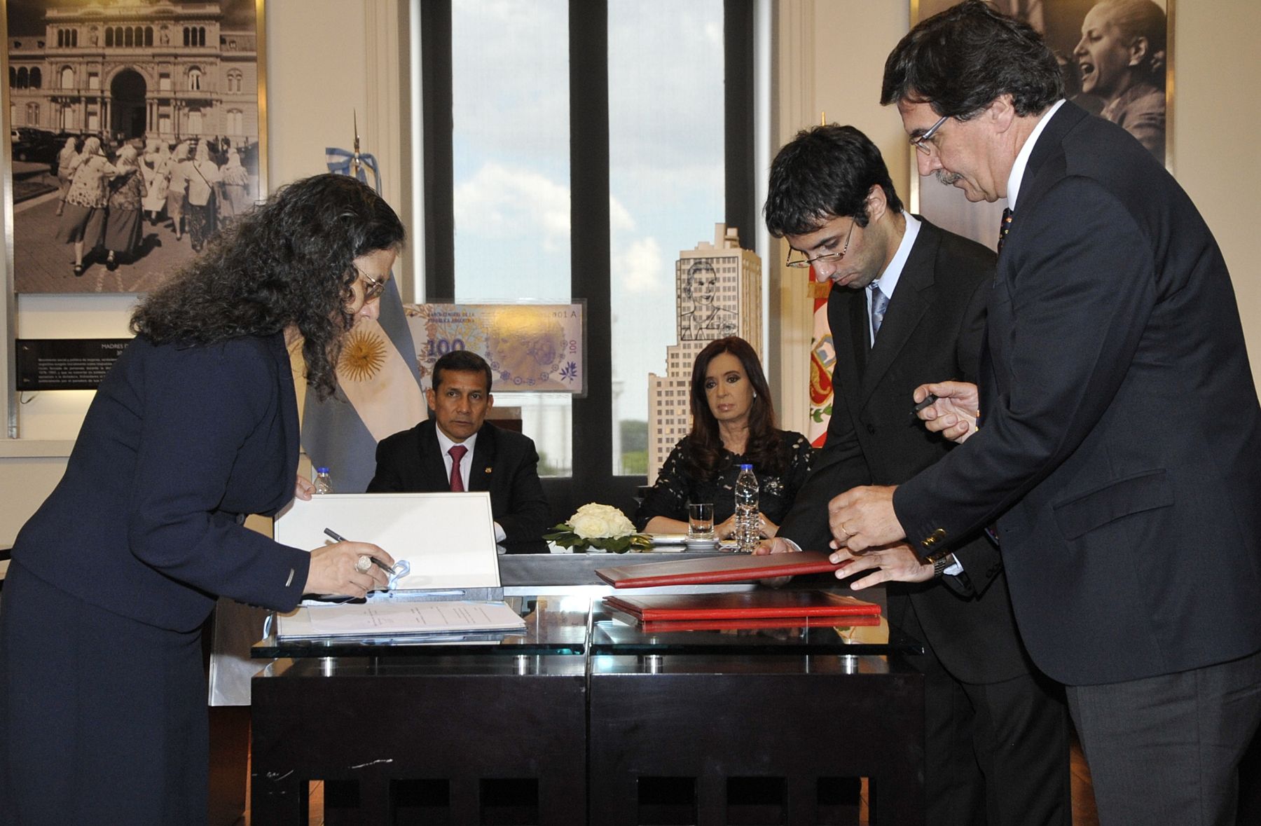 BUENOS AIRES, ARGENTINA-NOVIEMBRE 27. Suscripción  y firma de  de acuerdos entre el Presidente de la República, Ollanta Humala Tasso y su homóloga  Argentina  Cristina Fernández.
Foto: ANDINA/ Prensa Presidencia