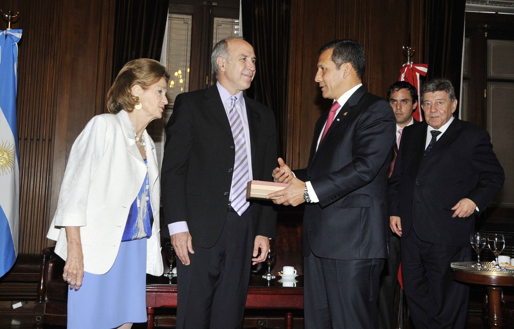 BUENOS AIRES, ARGENTINA-NOVIEMBRE 27. Presidente de la República, Ollanta Humala Tasso , visitó Corte Suprema de Argentina y se reunió con su titular, Dr. Ricardo  Luis Lorenzetti
Foto: ANDINA/ Prensa Presidencia