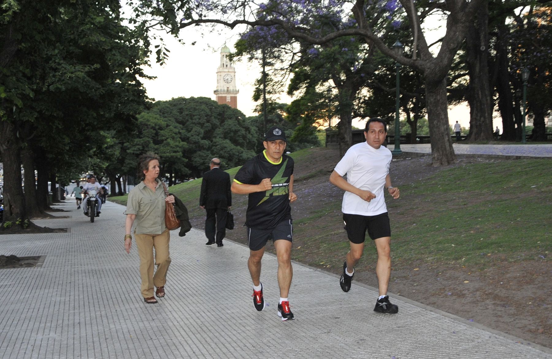 BUENOS AIRES ,ARGENTINA-NOVIEMBRE 27. Mandatario Ollanta Humala  culminó actividades en Buenos Aires trotando por la Plaza San Martín en la capital de Argentina
Foto: ANDINA/ Prensa Presidencia