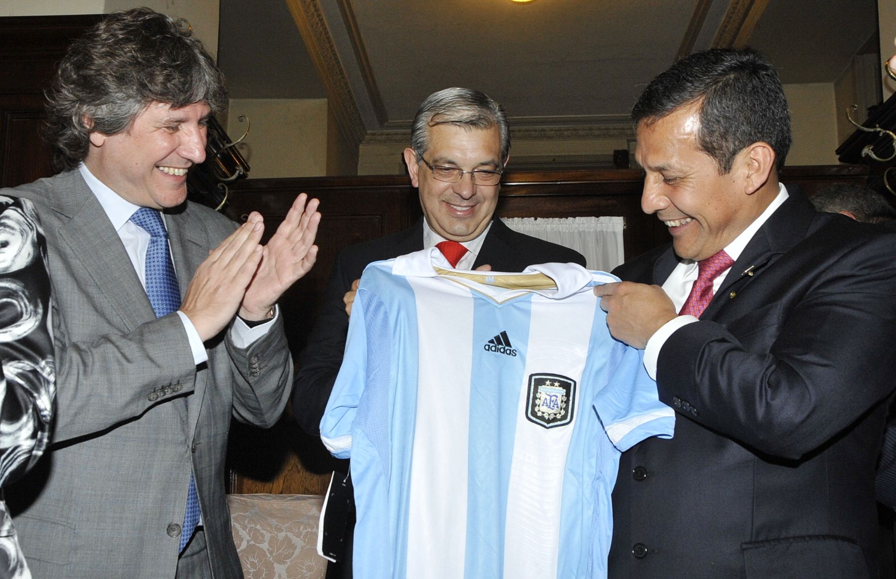 BUENOS AIRES ,ARGENTINA-NOVIEMBRE 27. Presidente Ollanta Humala participó en sesión de homenaje del Congreso de la Nación de Argentina.
Foto: ANDINA/ Prensa Presidencia