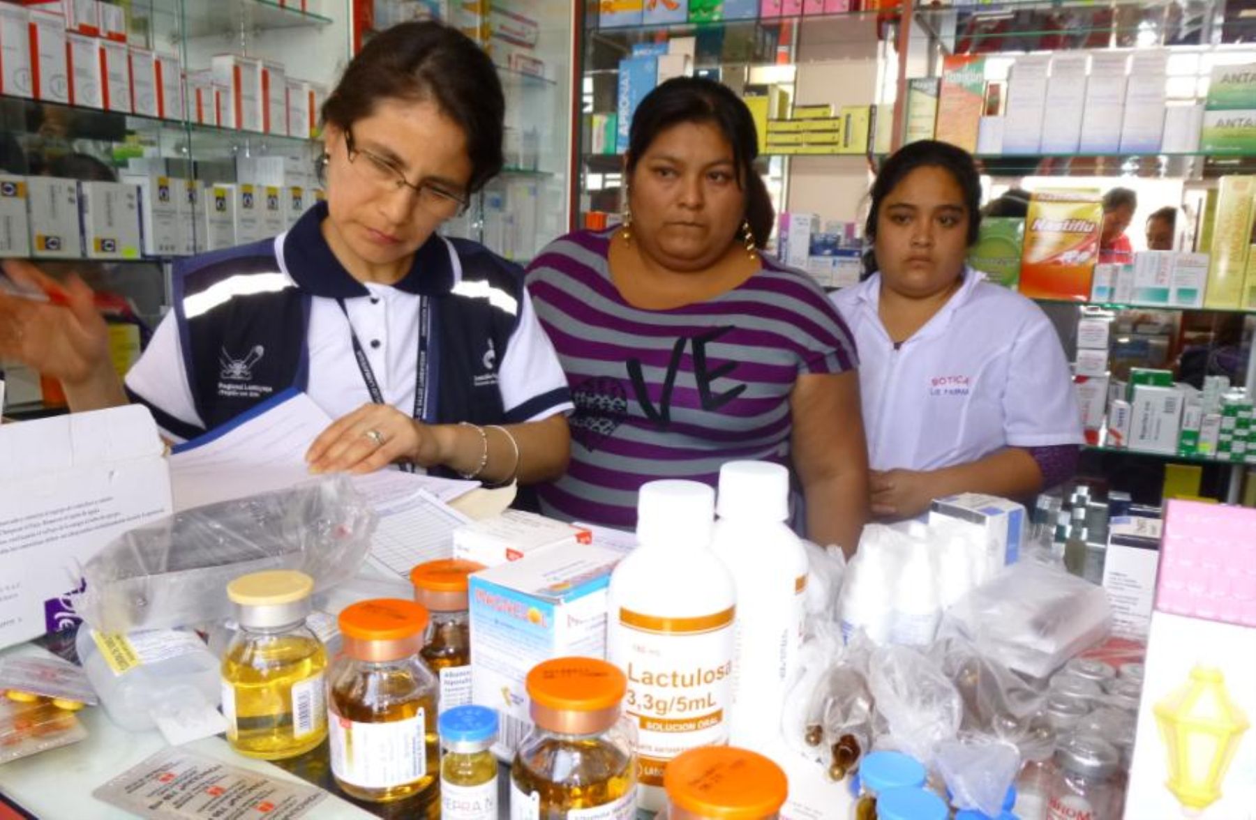 Cierran boticas que vendían medicamentos bamba cerca de hospitales de Chiclayo. Foto: Digemid.