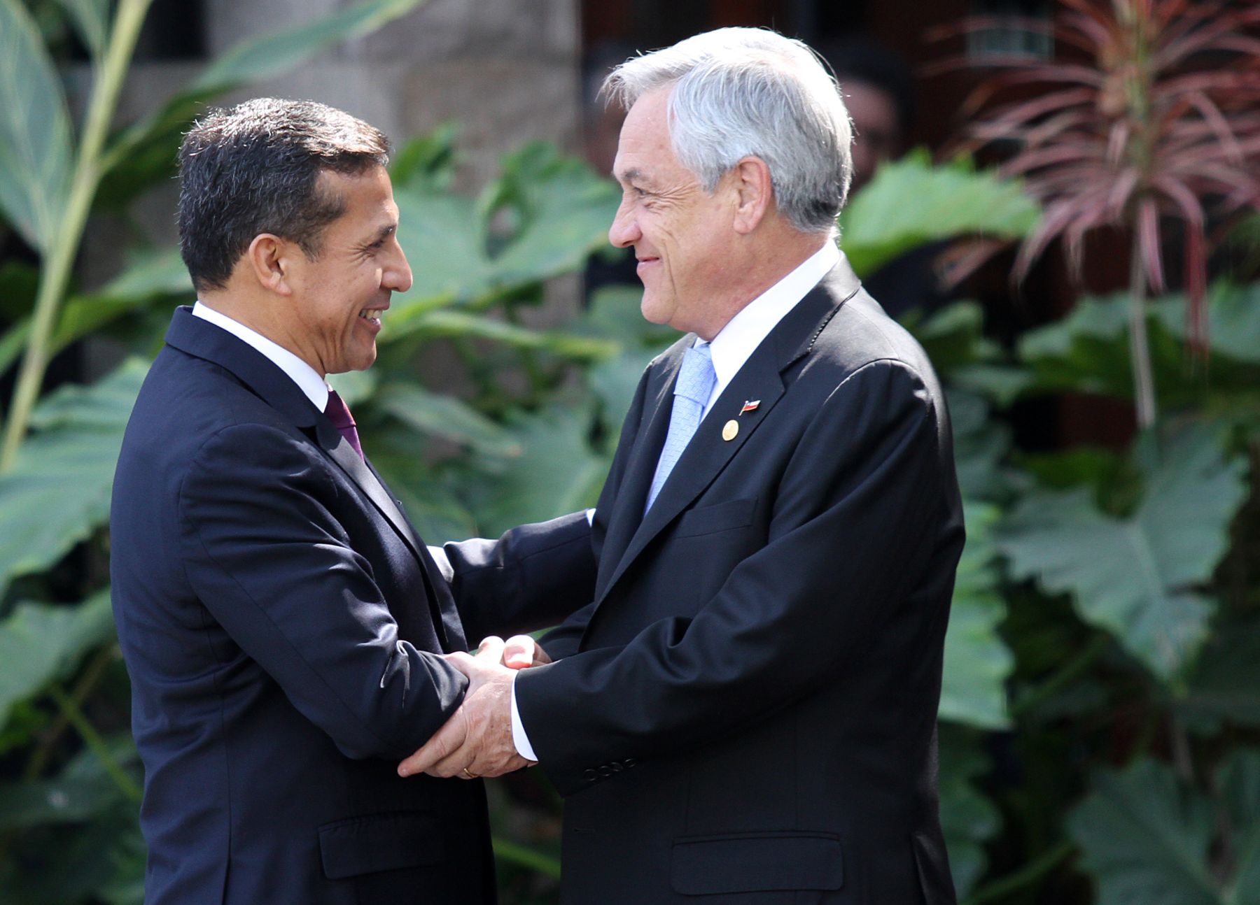 LIMA, PERU - NOVIEMBRE 30. El Presidente de la República Ollanta Humala da la bienvenida a su homólogo de Chile Sebastian Piñera a la VI Reunión Ordinaria del Consejo de Jefes de Estado y de Gobierno de UNASUR. Foto: ANDINA/Marco del Río