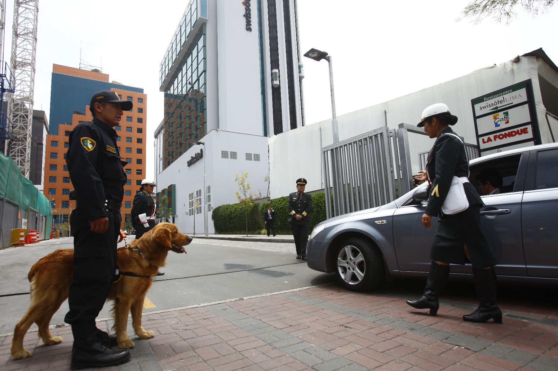 LIMA,PERÚ-NOVIEMBRE 30. Policia Nacional resguarda la periferia de la sede donde se realiza la VI Cumbre UNASUR.Foto: ANDINA/archivo.