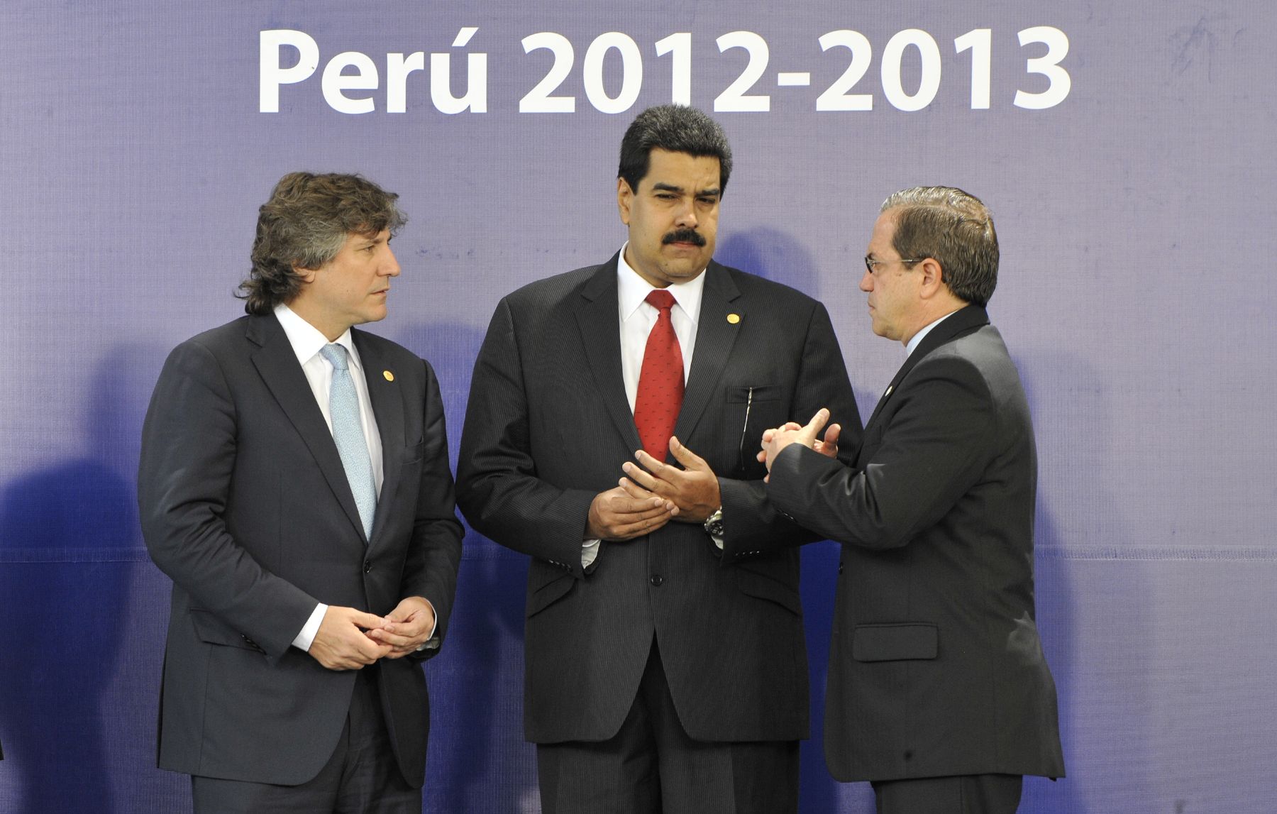 LIMA, PERU - NOVIEMBRE 30. Fotografía Oficial de la VI Reunión Ordinaria del Consejo de Jefes de Estado y de Gobierno de la Unión de Naciones Suramericanas (UNASUR). Foto: ANDINA/Prensa Presidencia