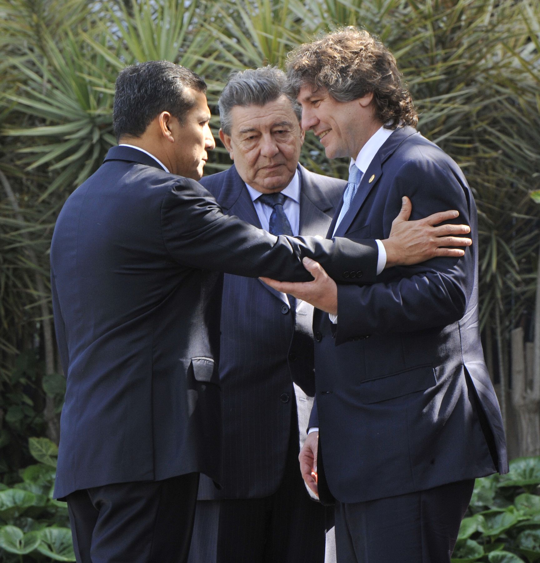 LIMA, PERU - NOVIEMBRE 30.  Presidente de la República Ollanta Humala da la bienvenida al Vive Presidente  de la Republica de Argentina Amado  Boudou ;  a la VI Reunión Ordinaria del Consejo de Jefes de Estado y de Gobierno de UNASUR. Foto: ANDINA/Prensa Presidencia