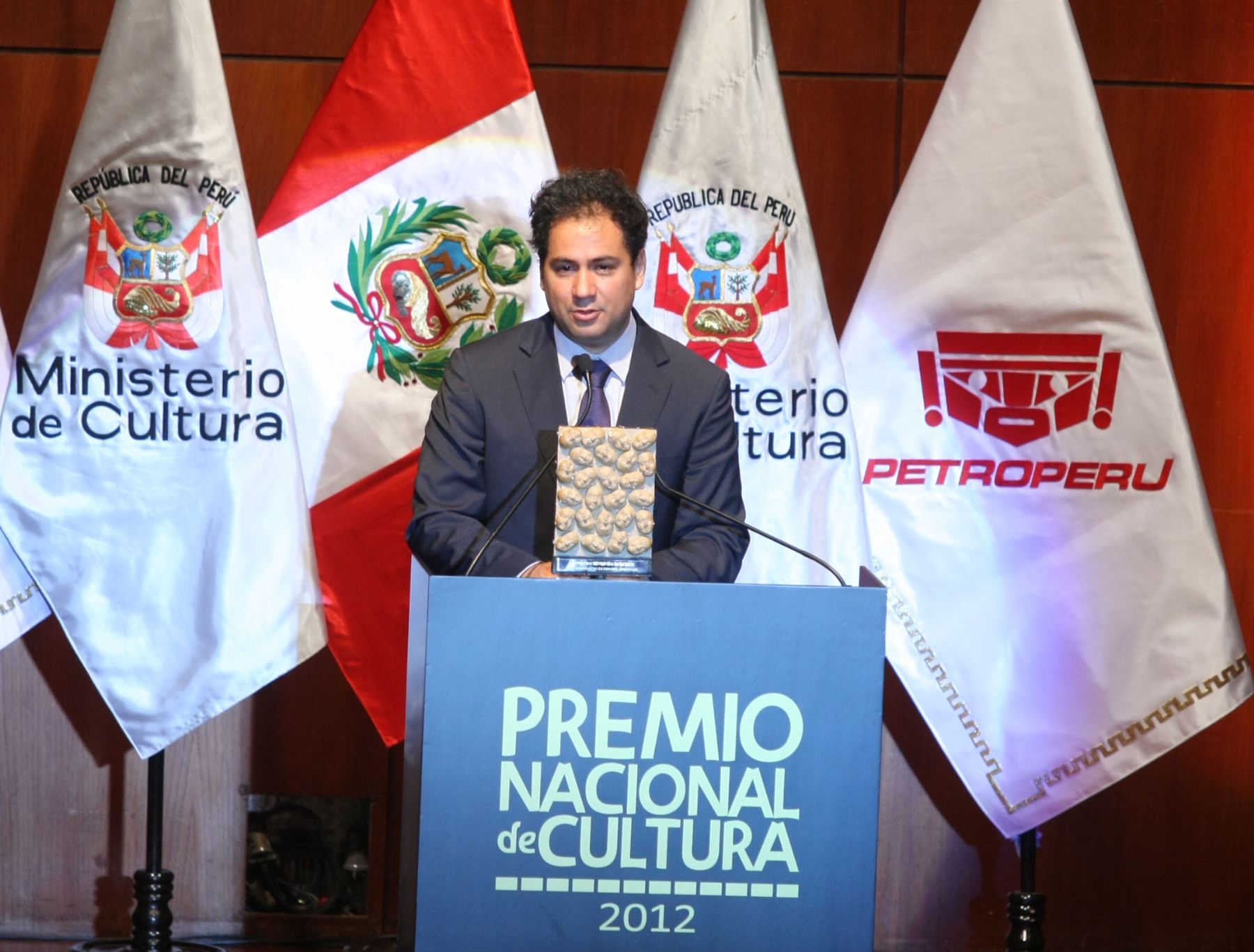 Christian Bendayán durante ceremonia de los premios Nacional de Cultura