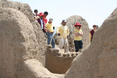 LA LIBERTAD, PERÚ-DICIEMBRE 12. Equipo del Ministerio de Cultura supervisó labores de conservación en Chan Chan.