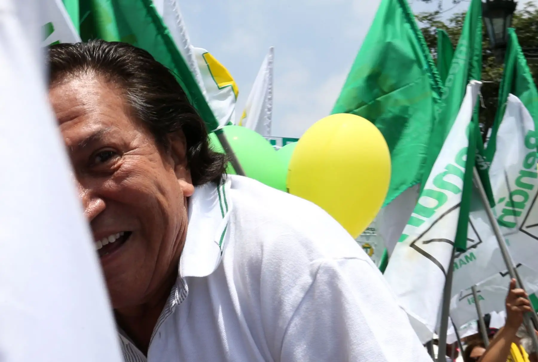 Alejandro Toledo ha negado "categóricamente" haber recibido sobornos y atribuye las acusaciones en su contra a una persecución concebida por sus enemigos políticos.