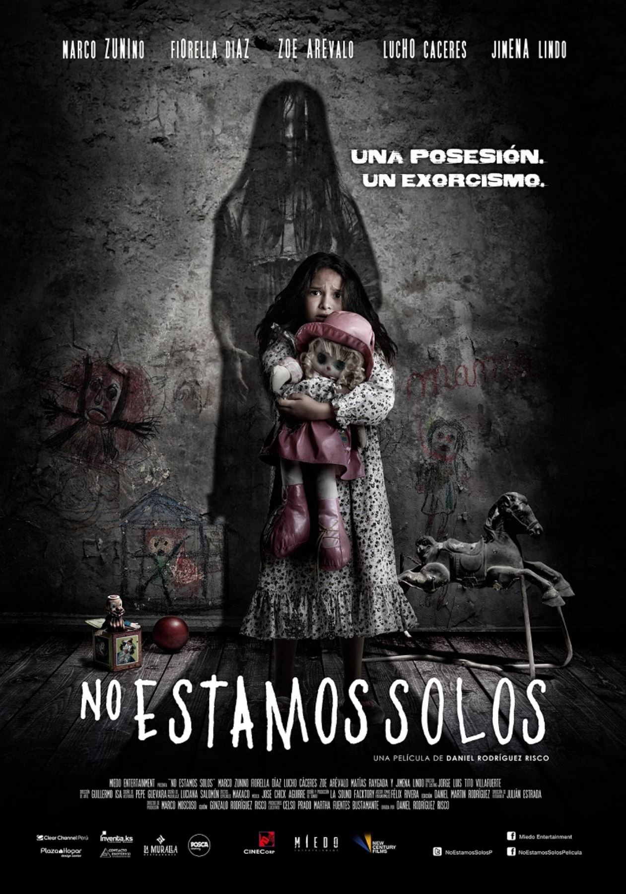 Afiche película peruana de terror No estamos solos
