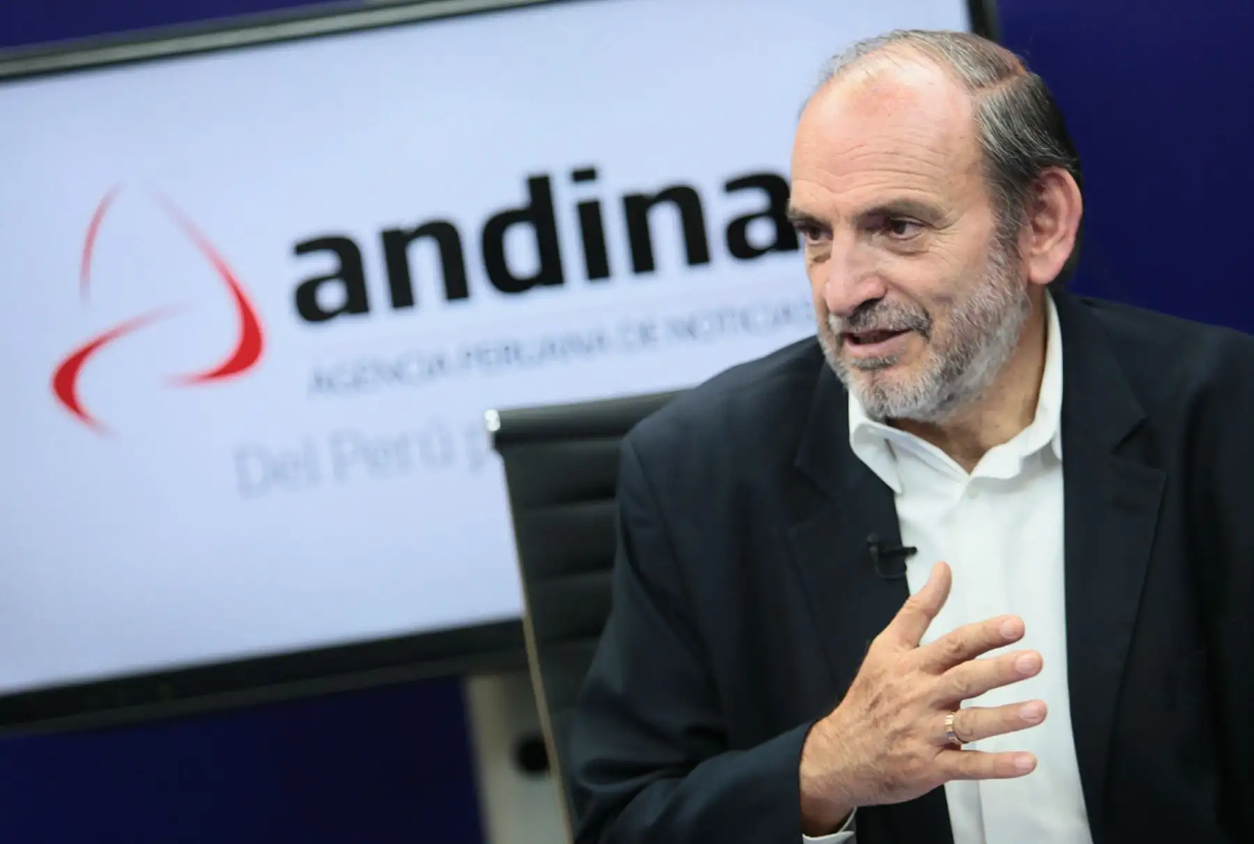 LIMA, PERÚ - ENERO13. Candidato presidencial del Partido Humanista, Yehude Simon, se presenta en programa "Mirada electoral 2016".
 Foto: ANDINA/Carlos Lezama