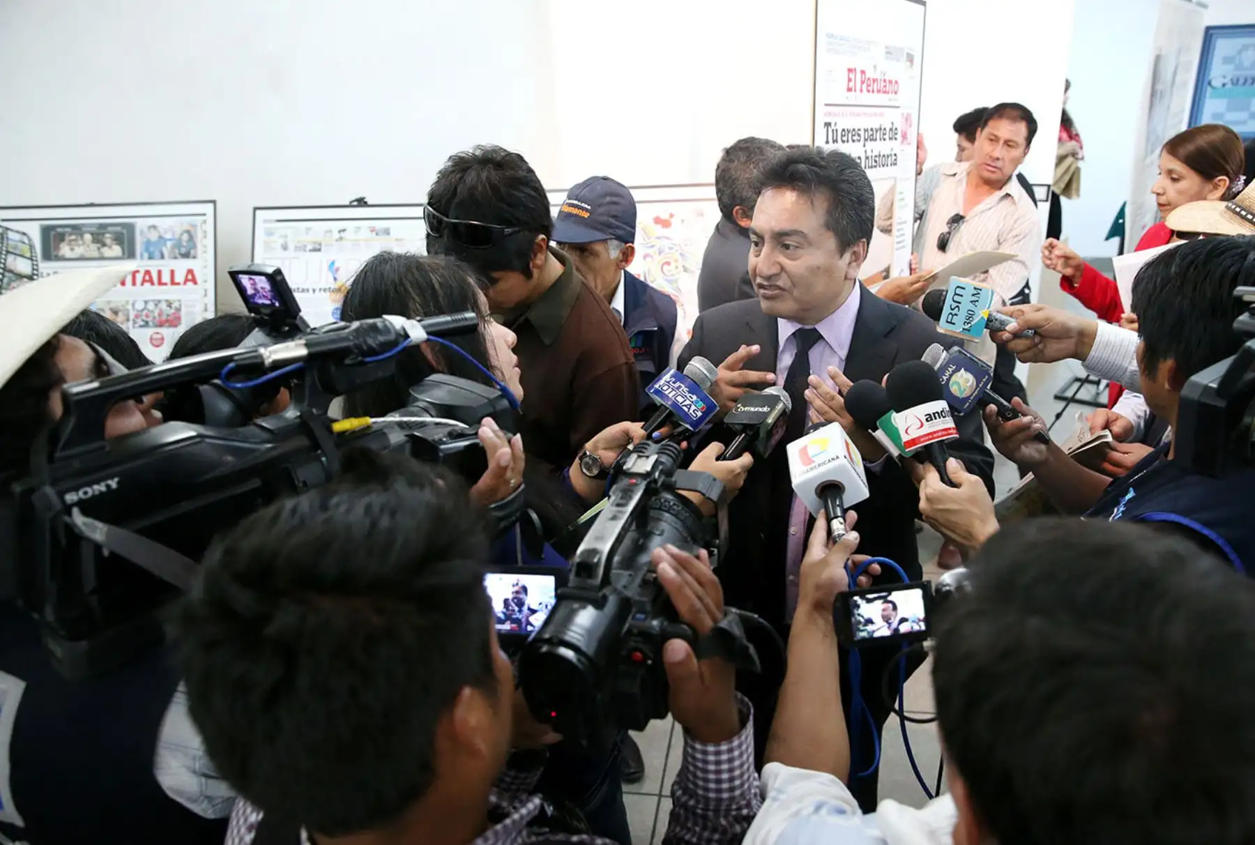 AREQUIPA, PERÚ, ENERO 13. Hoy se inauguró la exposición itinerante del Diario El Peruano en la Ciudad Blanca. Foto: ANDINA/Melina Mejía