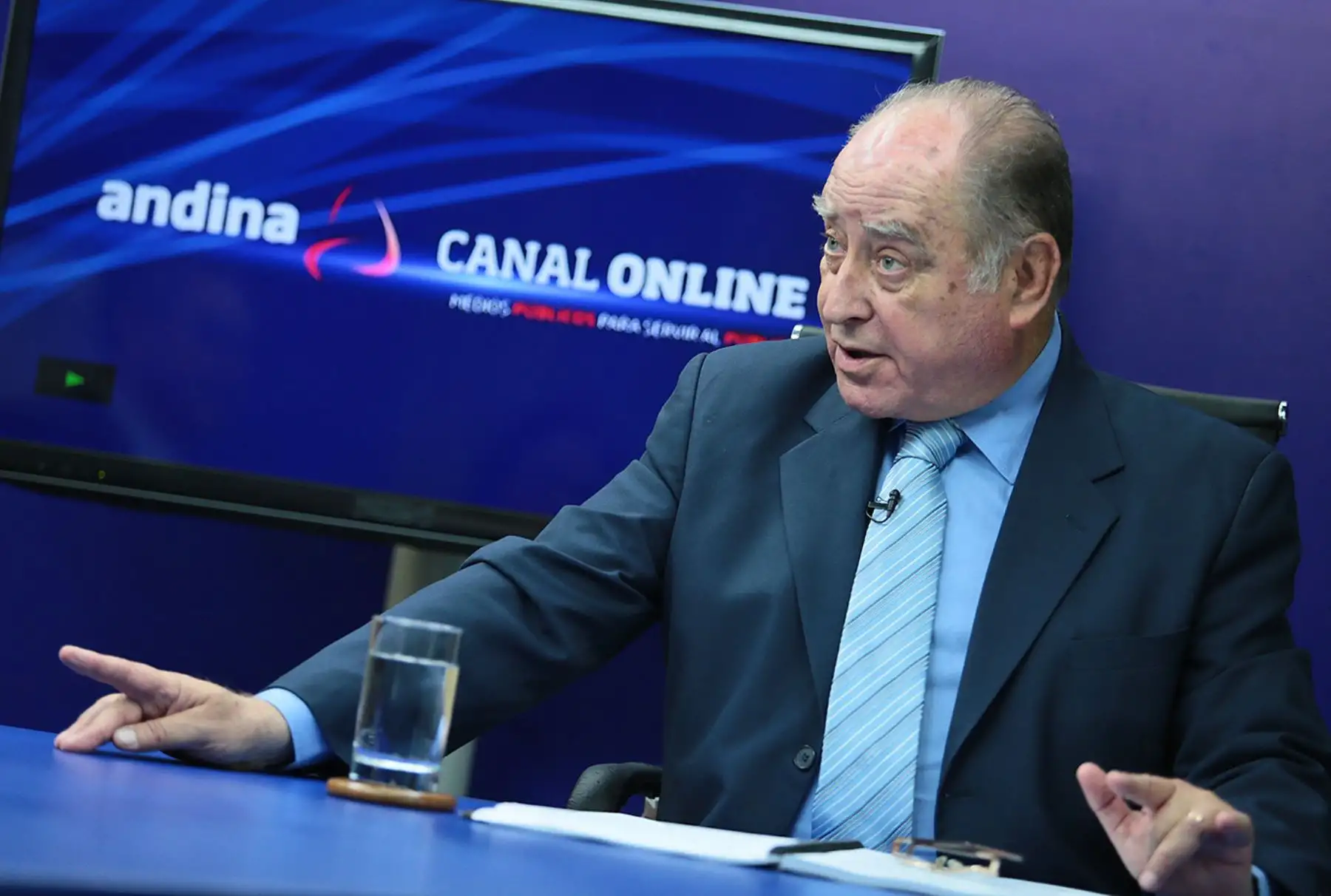 LIMA PERÚ, ENERO 15.Candidato del partido Orden, Ántero Flores Aráoz, se presenta en programa "Mirada Electoral 2016", de Andina TV Online. Foto: ANDINA/Carlos Lezama