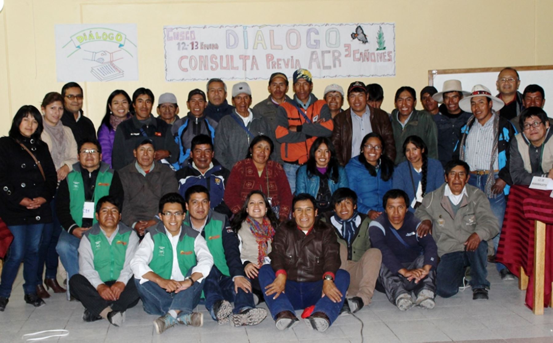 Participantes en la reunión del proceso de consulta previa sobre la creación del área de conservación Tres Cañones, en Espinar.