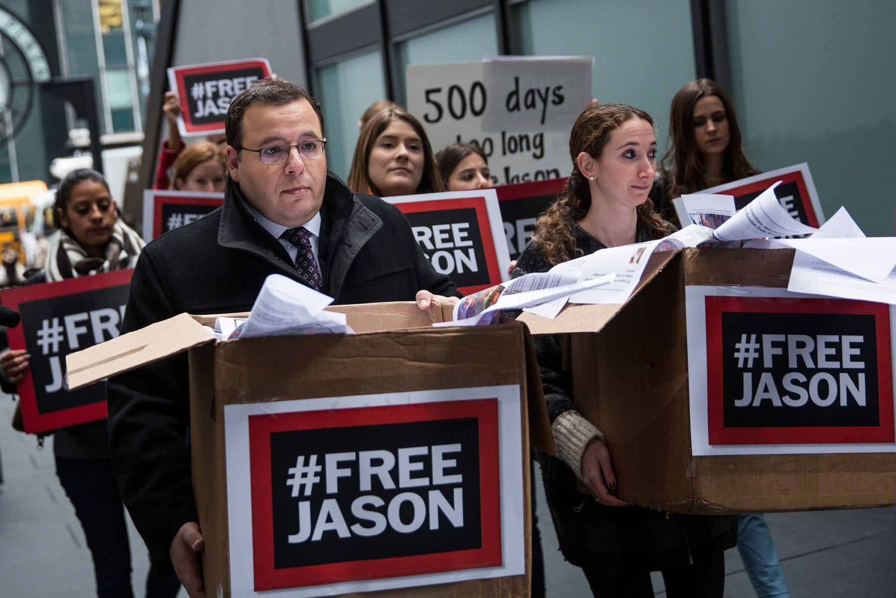 Familiares y amigos de periodista Jason Rezaian. Foto: AFP