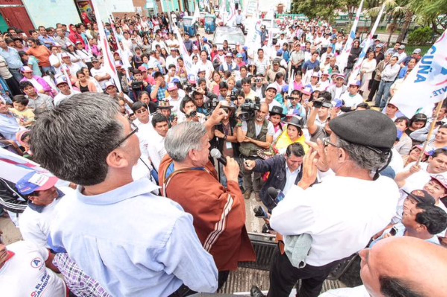Candidato presidencial de APP, César Acuña, en su segundo día de visita proselitista en Ayacucho. Difusión