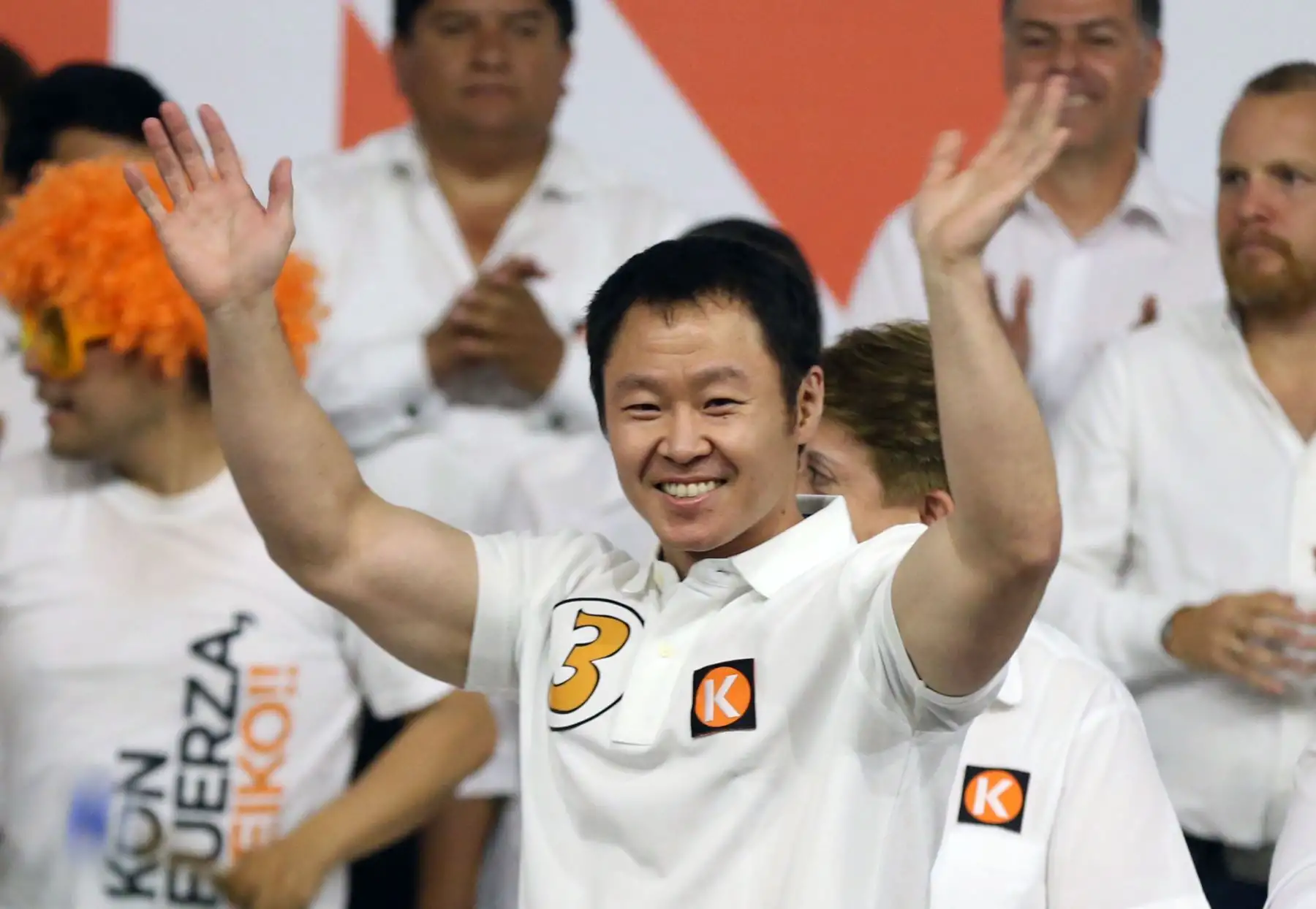 Las discrepancias entre la bancada de Fuerza Popular y Kenji Fujimori se hicieron evidentes en junio del 2017, cuando el menor de los Fujimori pidió la reestructuración del partido tras dos fracasos electorales.