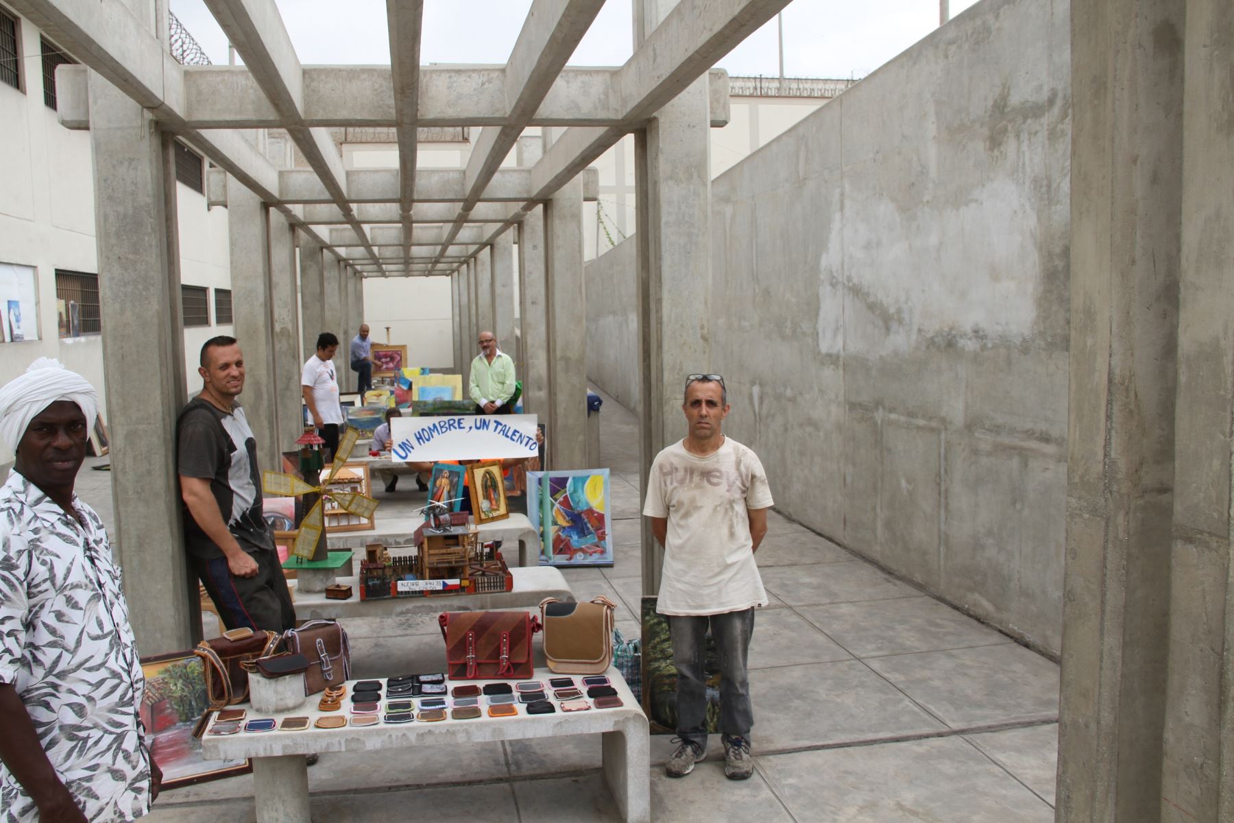 Internos extranjeros de penal Ancón II plasman su talento en obras artísticas. Foto: Andina/Difusión