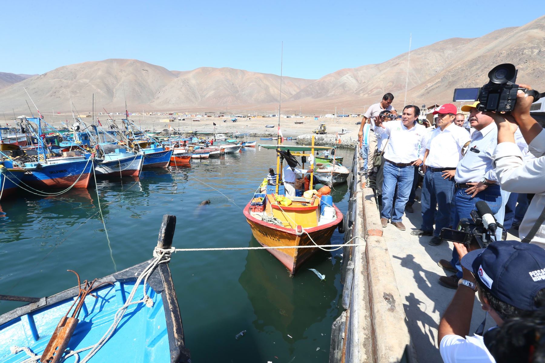 Jefe de Estado inspeccionó las obras de mejoramiento del Desembarcadero Pesquero Artesanal en la localidad de Morro Sama en el distrito de Sama, región Tacna. ANDINA/Prensa Presidencia