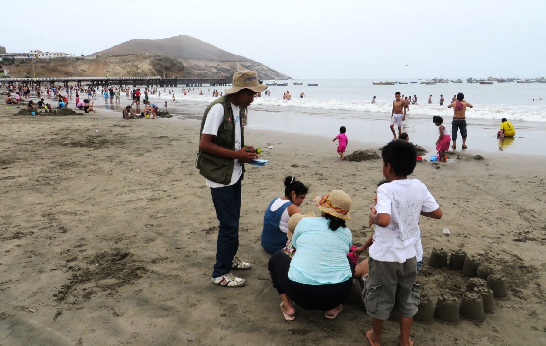 Realizan campaña educativa para preservar ecosistemas marinos en playas de Chancay.