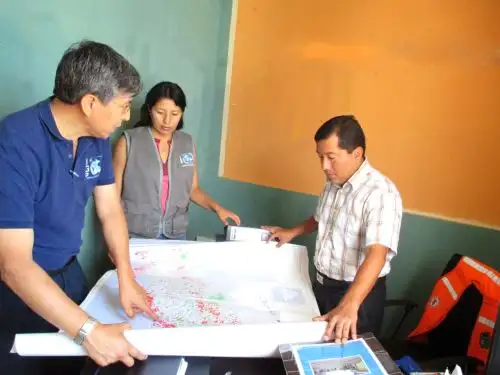 Funcionarios del IGP, Hernando Tavera e Isabel Bernal, se reunieron con alcalde de San Luis, Cristian Pérez Franco para coordinar acciones a fin de elaborar el mapa de zonificación sísmica en ese distrito y diseñar estrategias de mitigación ante desastres.