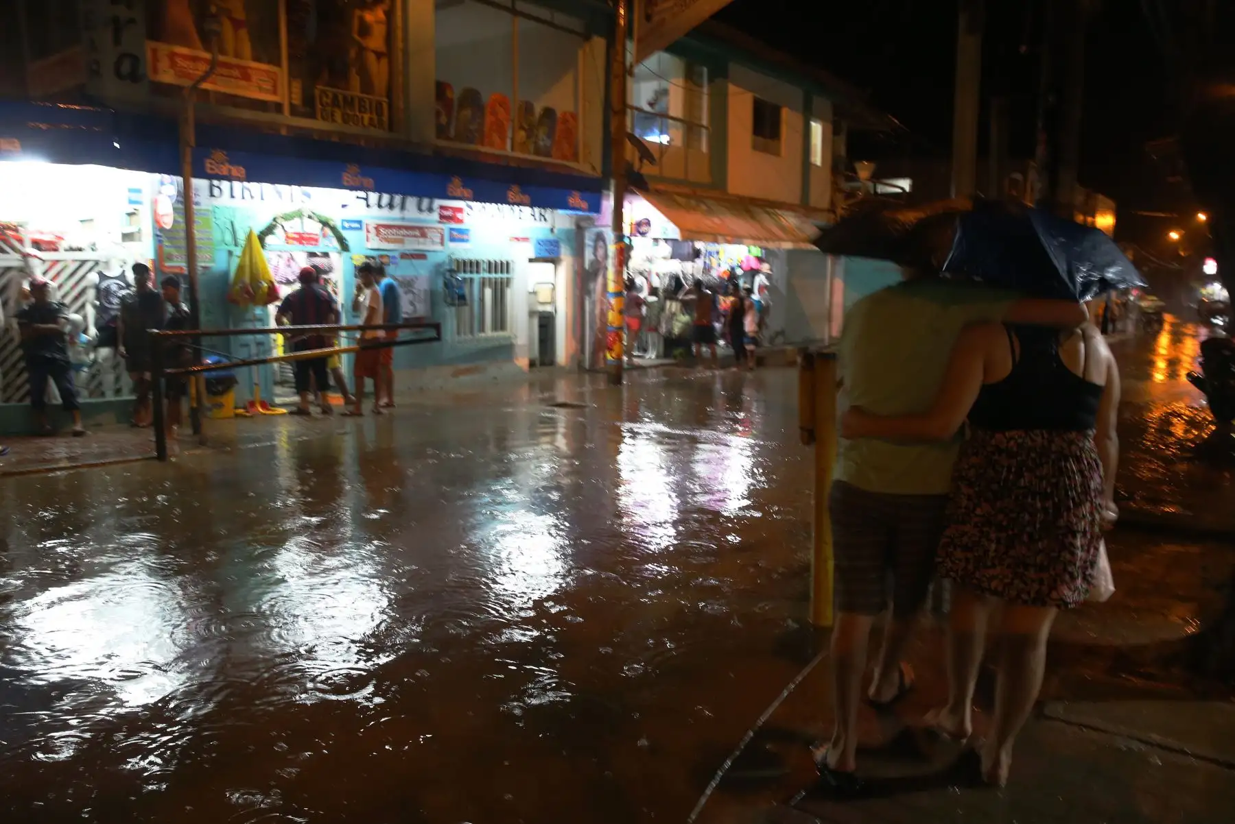 PIURA,PERÚ-FEBRERO 08. Lluvia intensa se registra desde las 4 de la tarde en el distrito de Mancora.Foto: ANDINA/archivo.