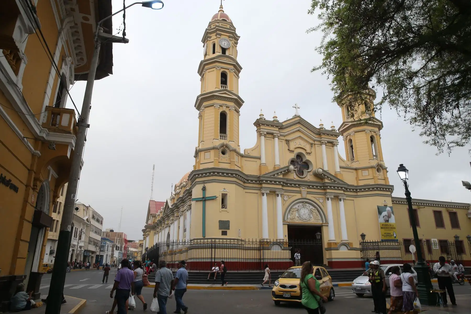 Piura celebra hoy su 487° aniversario de fundación española. En la imagen, su Plaza de Armas. ANDINA/archivo