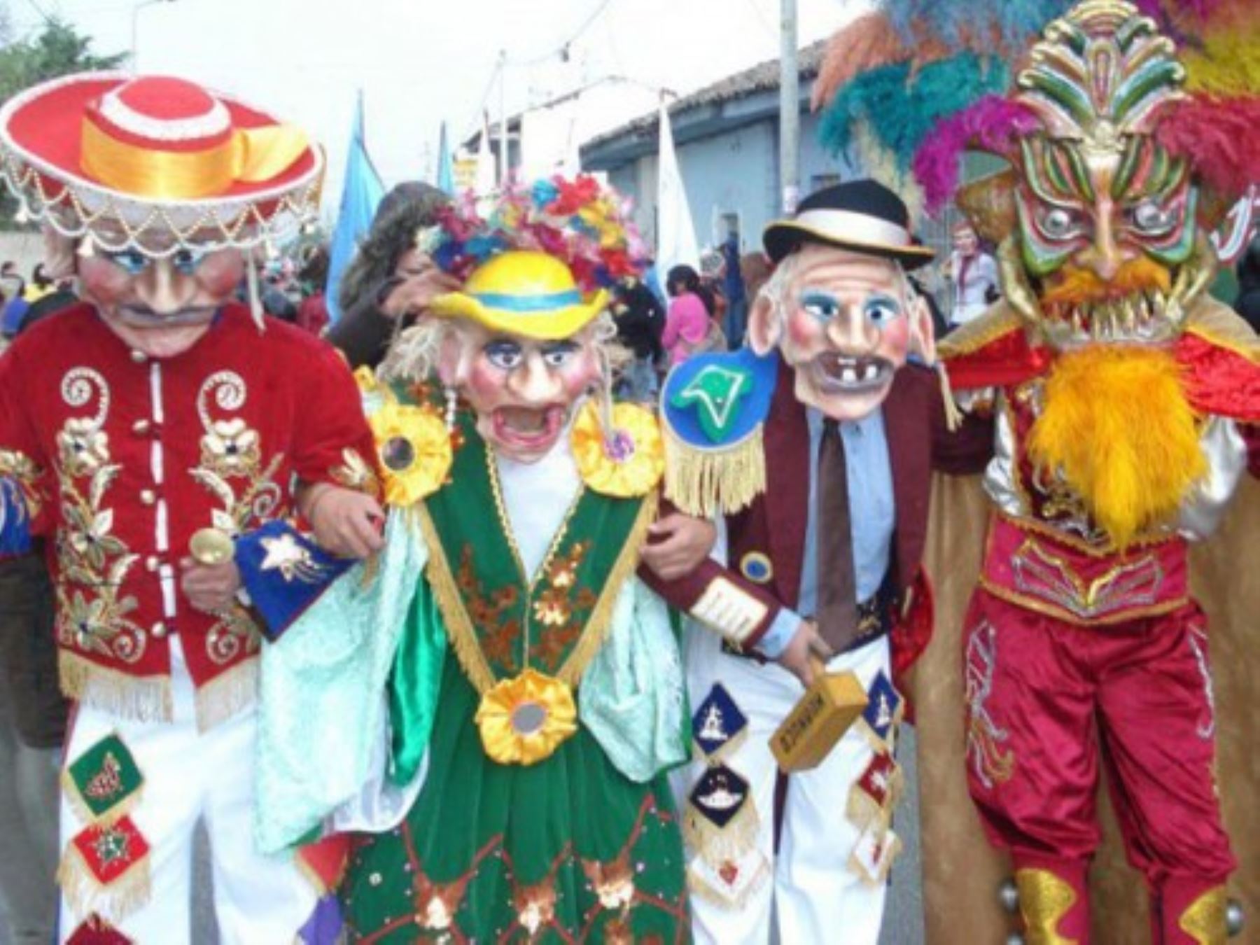 Con el entierro simbólico del "rey Momo" en el río Quillcay, en presencia de numerosos pobladores, finaliza hoy el tradicional Carnaval Huaracino, que en su edición 2016 congregó a alrededor de 5,000 turistas, entre nacionales y extranjeros.