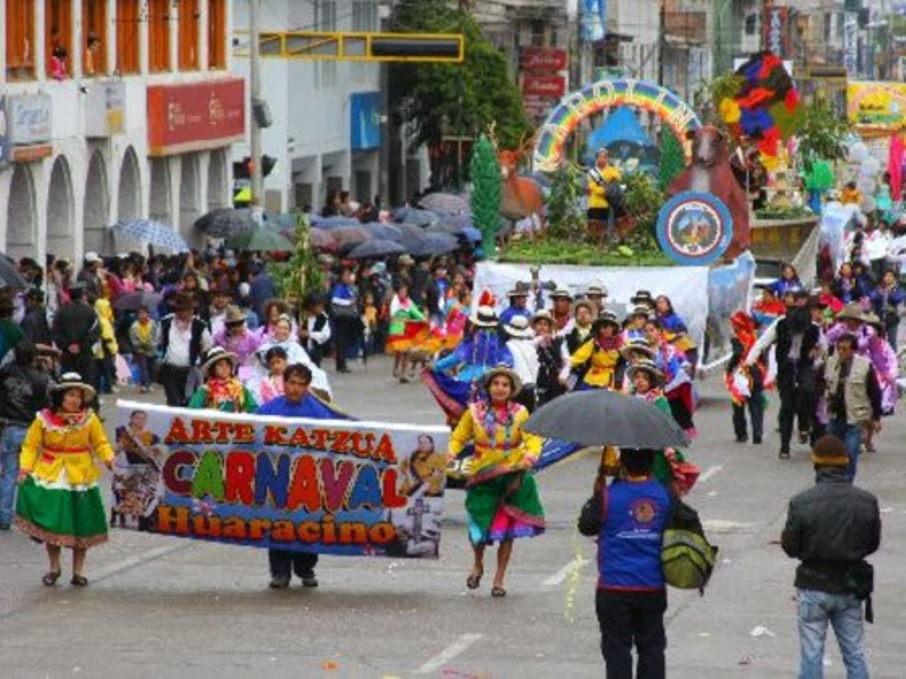 Con el entierro simbólico del "rey Momo" en el río Quillcay, en presencia de numerosos pobladores, finaliza hoy el tradicional Carnaval Huaracino, que en su edición 2016 congregó a alrededor de 5,000 turistas, entre nacionales y extranjeros.