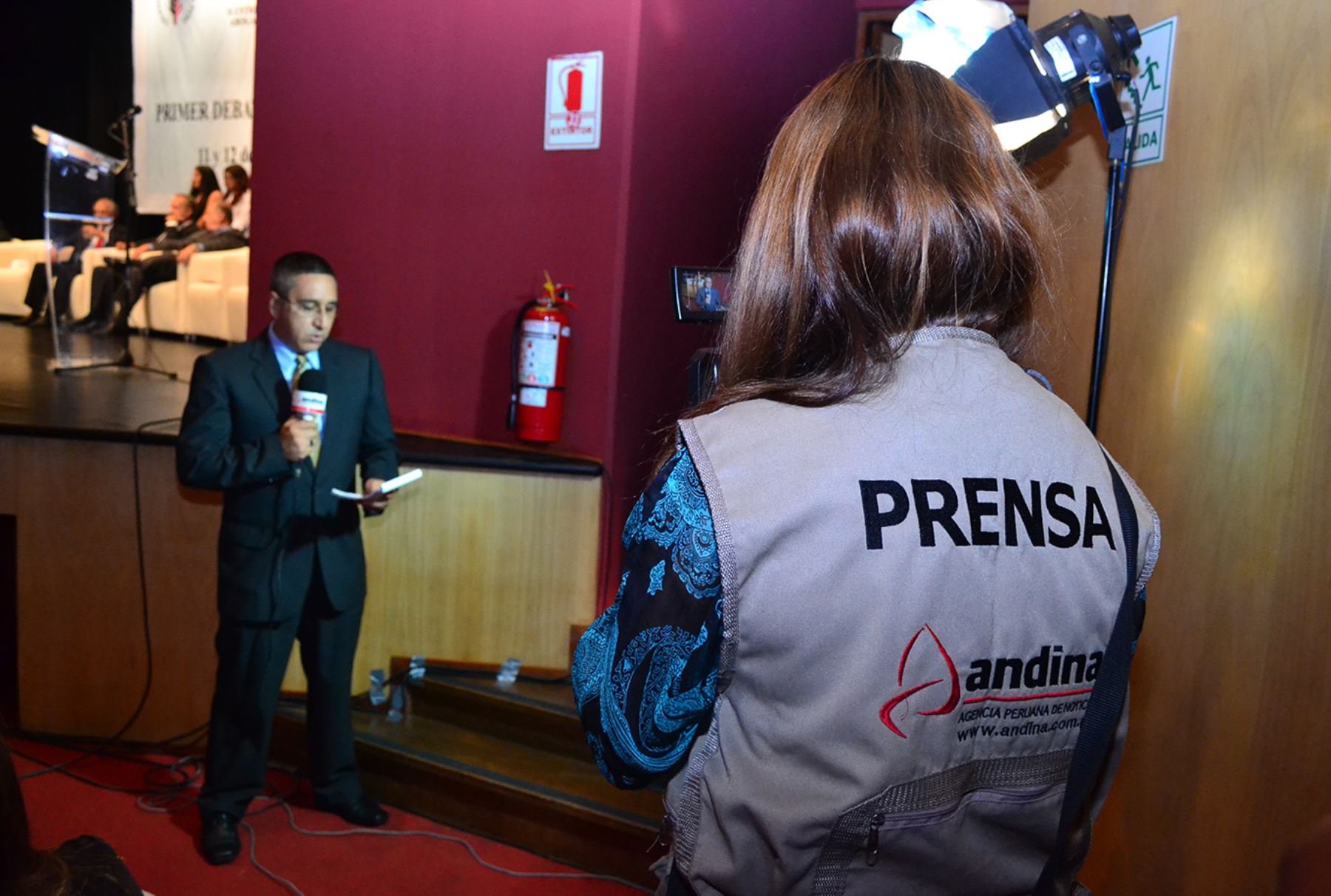 LIMA - PERÚ, FEBRERO 11. Agencia Andina trasmite en vivo el primer debate presidencial 2016, organizado por el CAL y el Colegio de Periodistas del Perú. Foto: ANDINA/Diana Marcelo