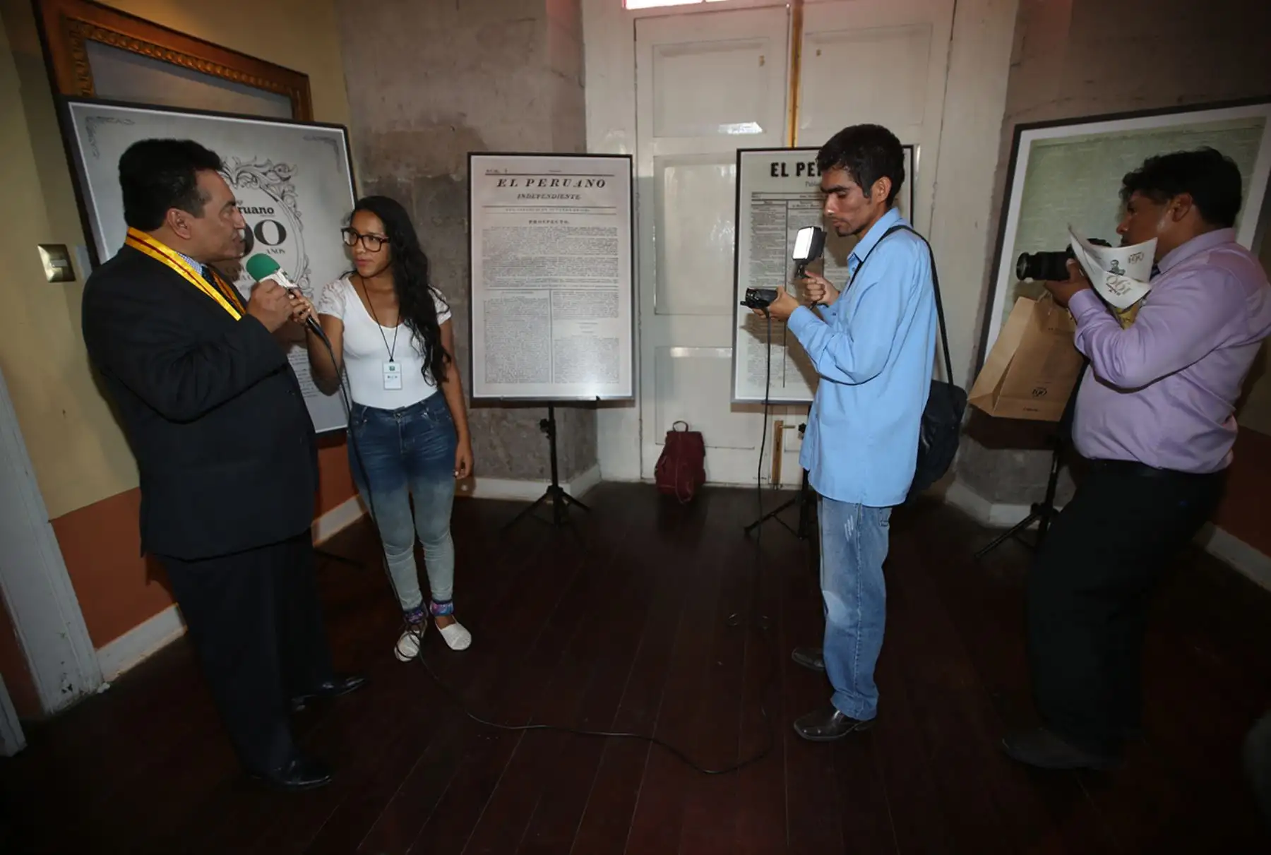TACNA, PERÚ - FEBRERO 18. El Director del Diario Oficial El Peruano, Félix Paz, inauguró la muestra itinerante de dicho medio con motivo de las celebraciones por los 190 años en la Casa Zela de Tacna.

Foto: ANDINA/Juan Carlos Guzmán Negrini.