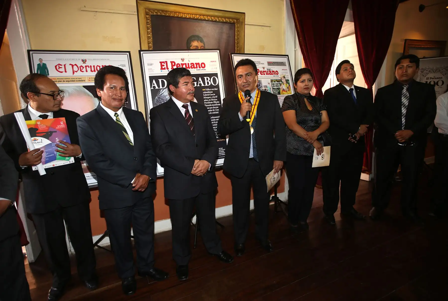 TACNA, PERÚ - FEBRERO 18. El Director del Diario Oficial El Peruano, Félix Paz, inauguró la muestra itinerante de dicho medio con motivo de las celebraciones por los 190 años en la Casa Zela de Tacna.

Foto: ANDINA/Juan Carlos Guzmán Negrini.